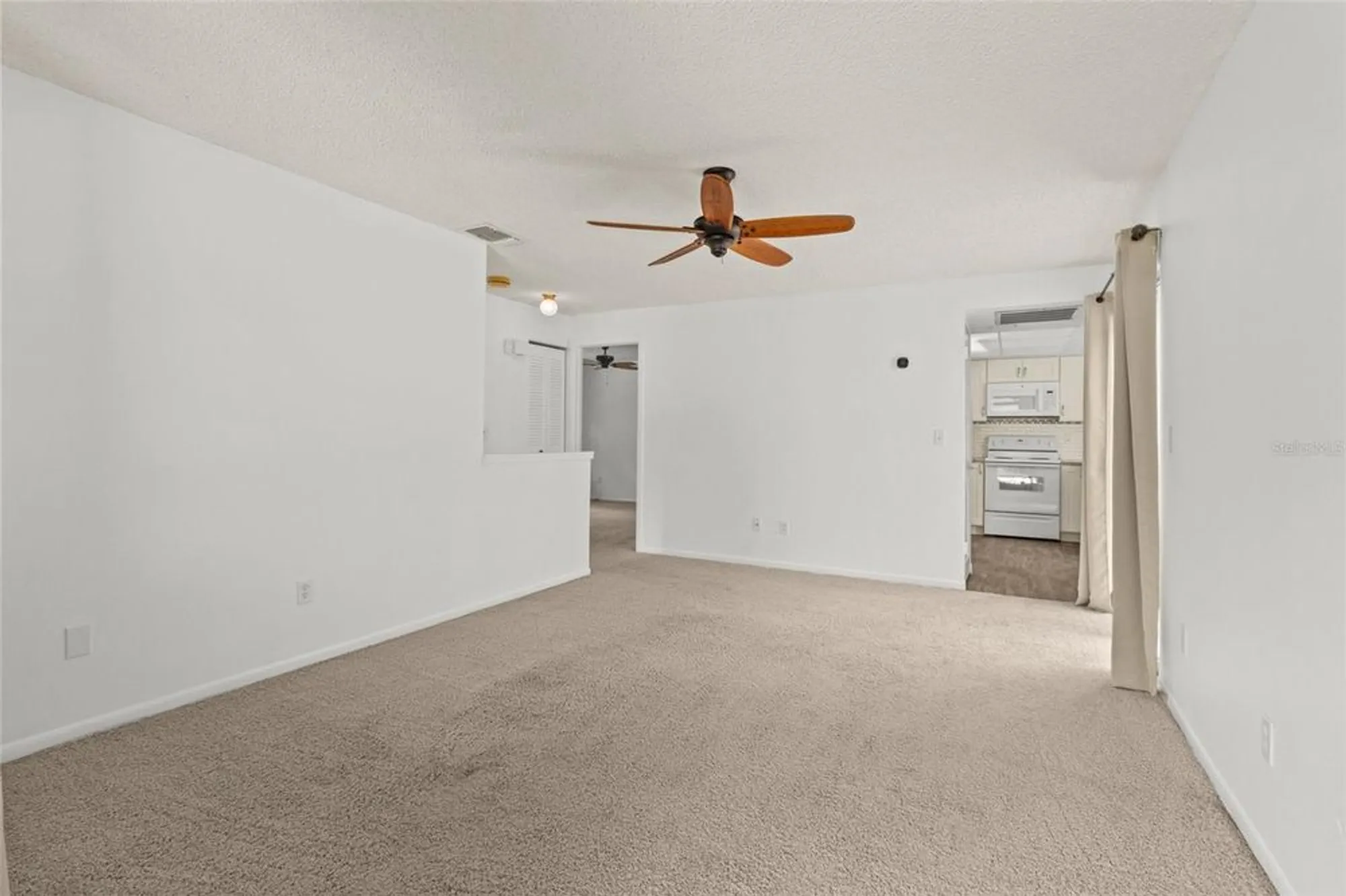 Property Slideshow image 5 of 36 | 1163 orange tree cir d, Palm Harbor, FL, 34684