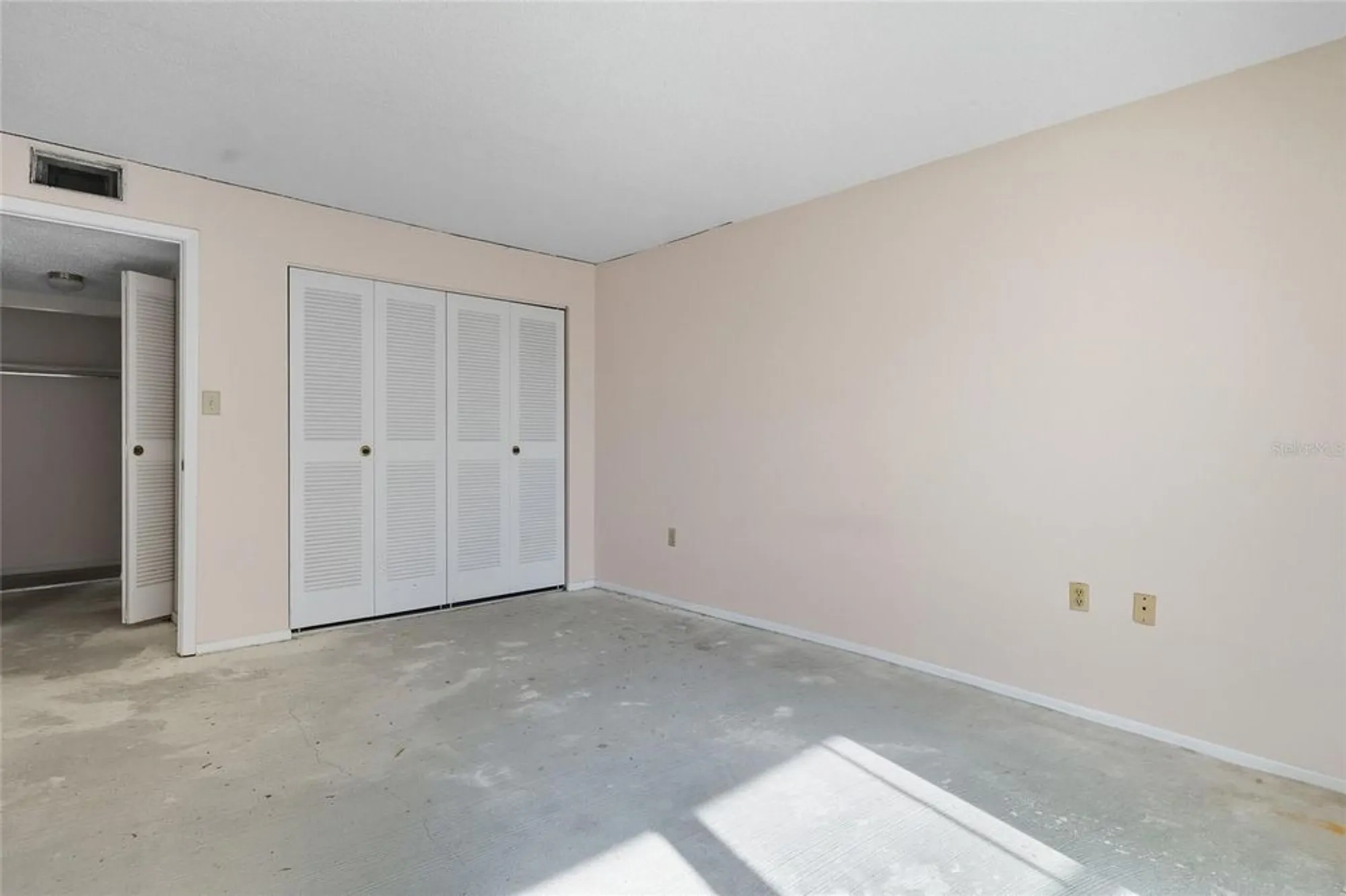 Property Slideshow image 12 of 25 | 4705 5th st w apt 302, Bradenton, FL, 34207