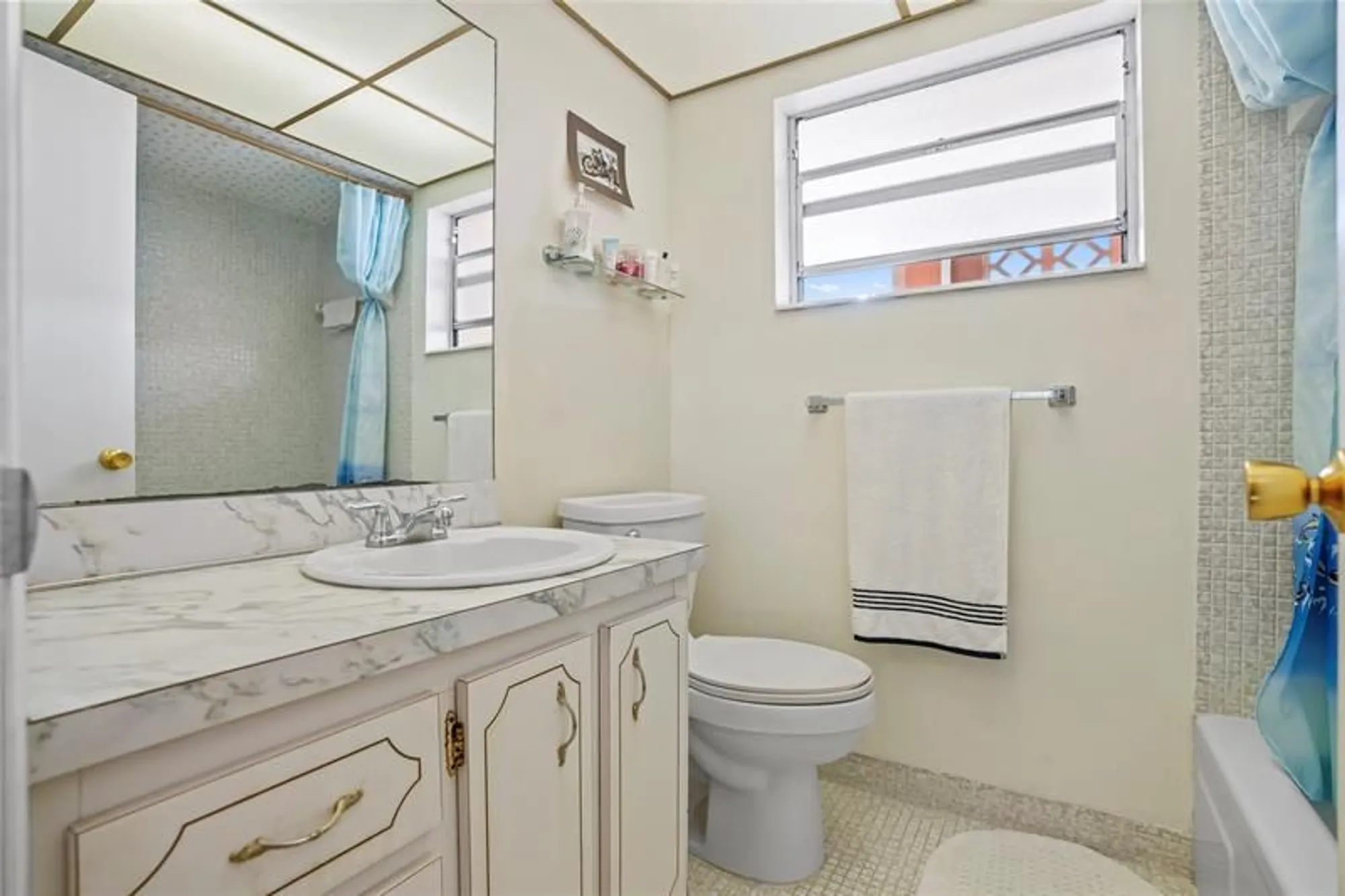 Property Slideshow image 7 of 43 | 3001 nw 46th ave 404, Lauderdale Lakes, FL, 33313