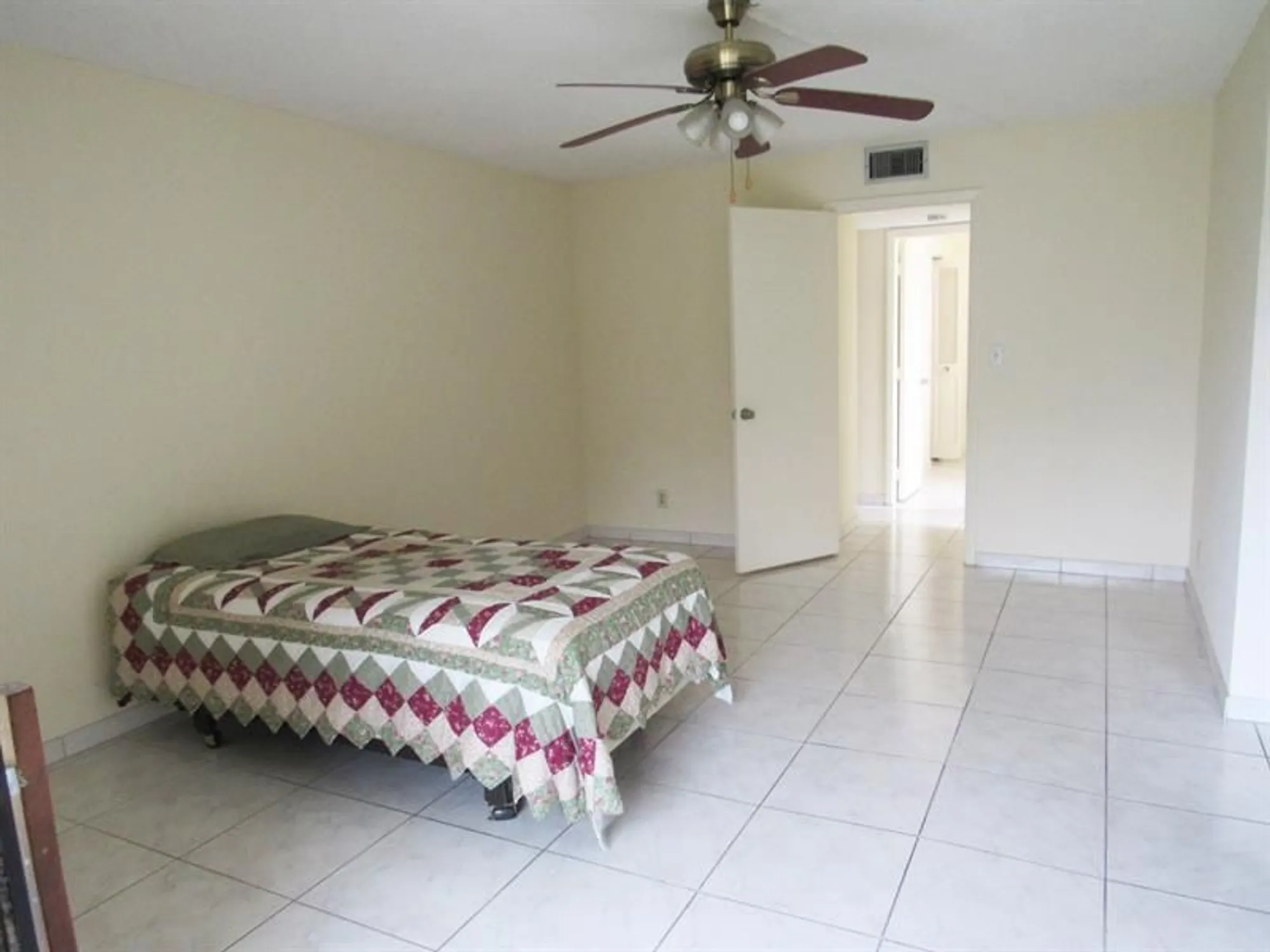 Property Slideshow image 20 of 52 | 6351 n university dr 224, Tamarac, FL, 33321