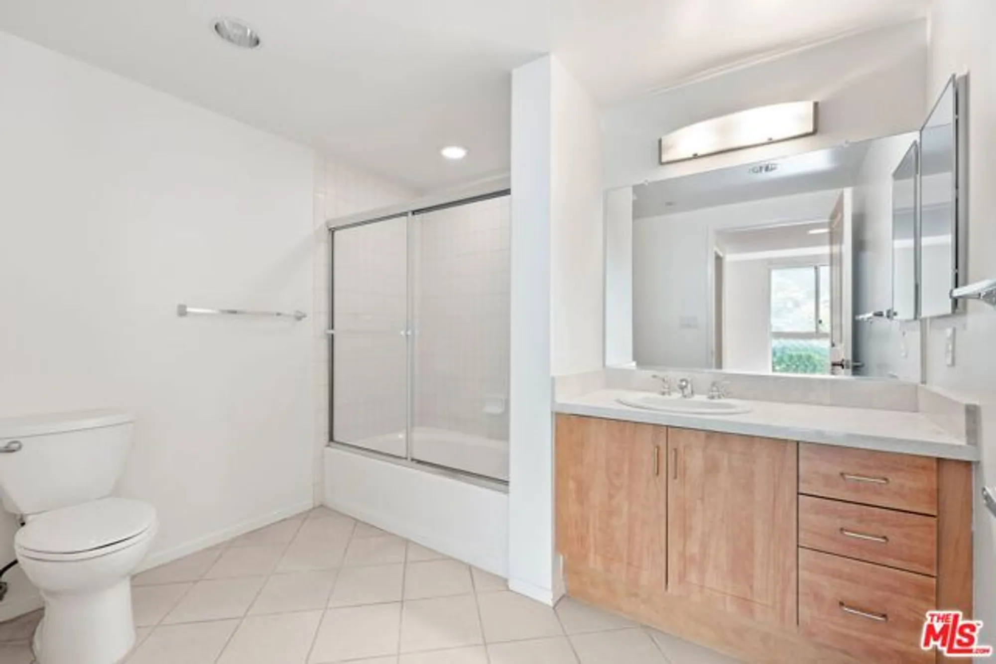 Property Slideshow image 23 of 41 | 267 s san pedro st unit 211, Los Angeles, CA, 90012