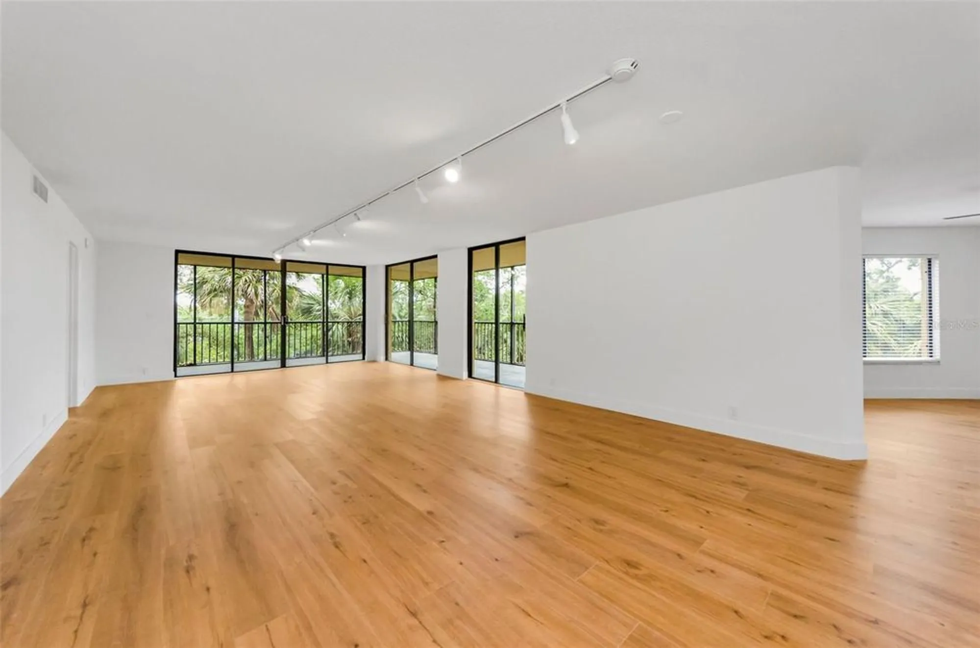 Property Slideshow image 19 of 47 | 3062 eastland blvd unit 308, Clearwater, FL, 33761