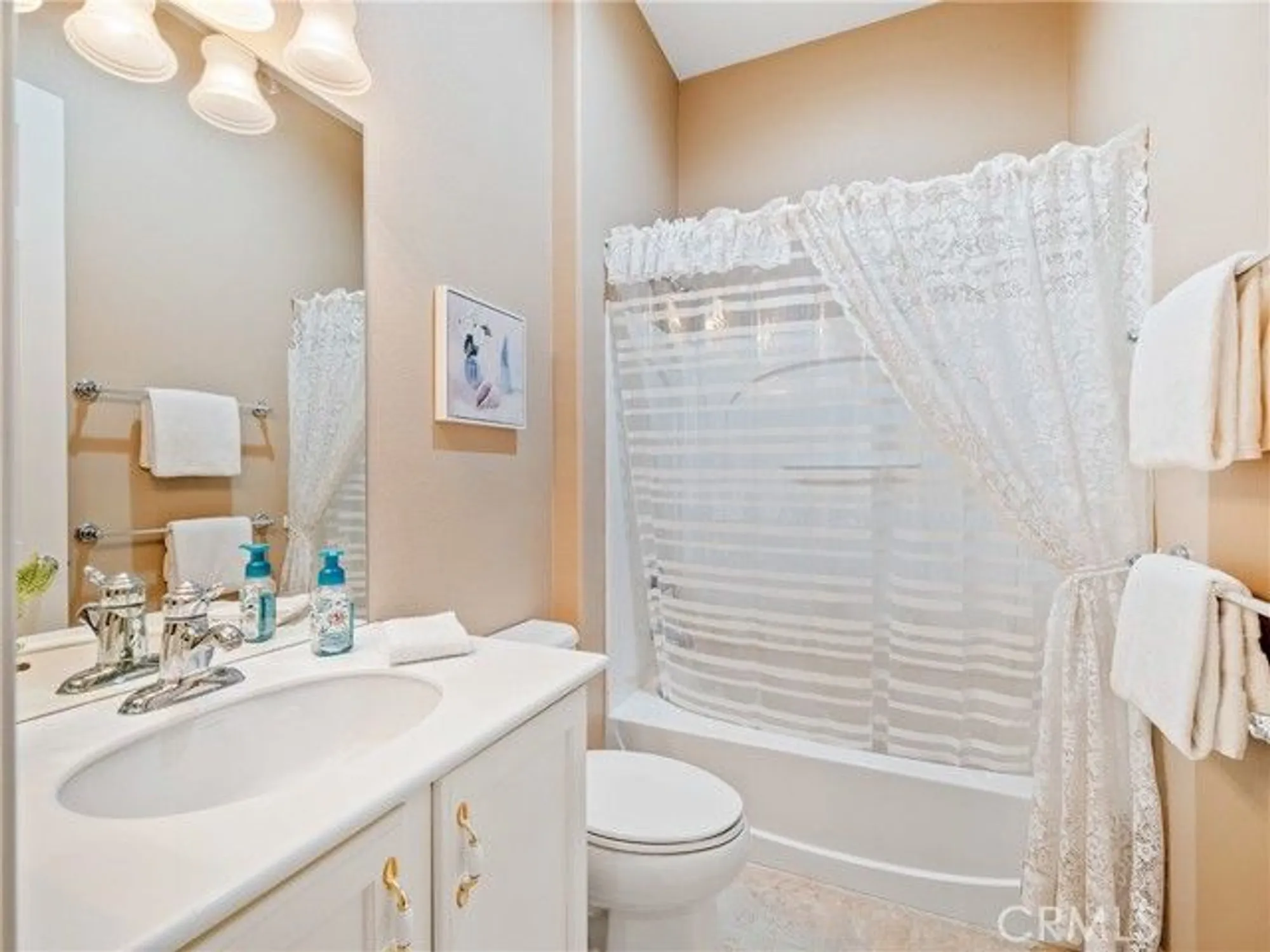 Property Slideshow image 29 of 36 | 10364 lakeshore dr, Apple Valley, CA, 92308