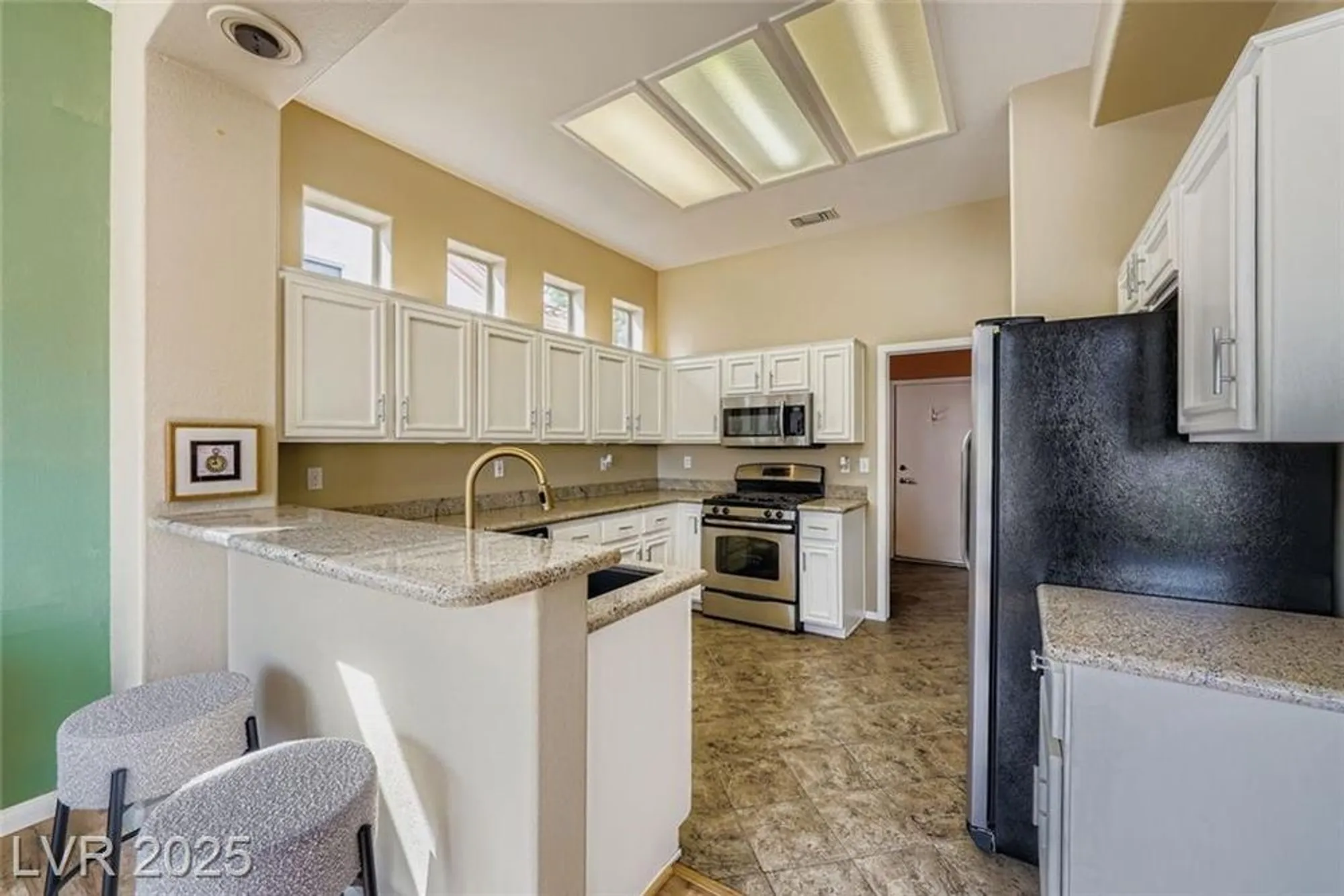 Property Slideshow image 7 of 21 | 2820 faiss dr, Las Vegas, NV, 89134