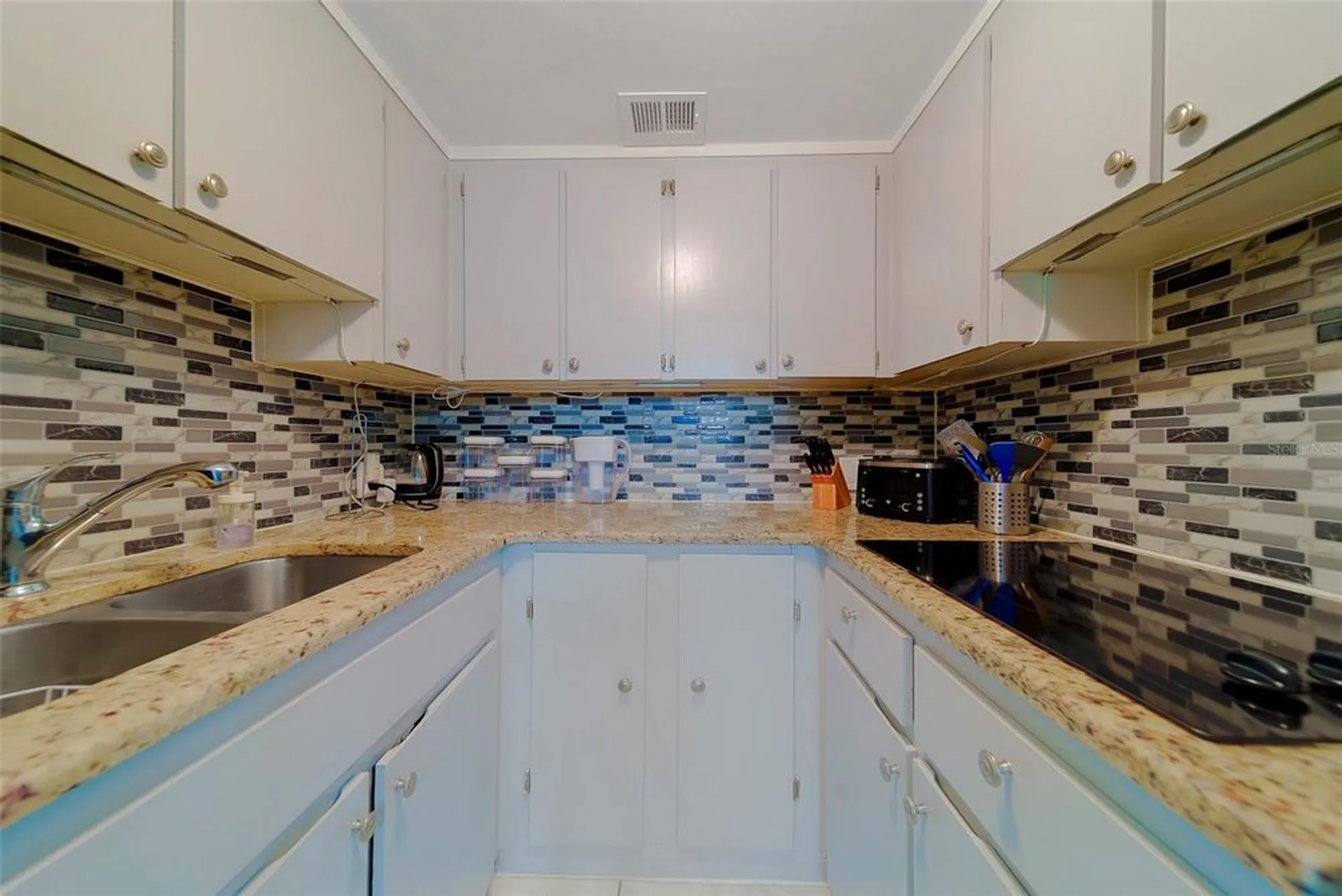 Property Slideshow image 20 of 55 | 2433 brazilia dr apt 5, Clearwater, FL, 33763