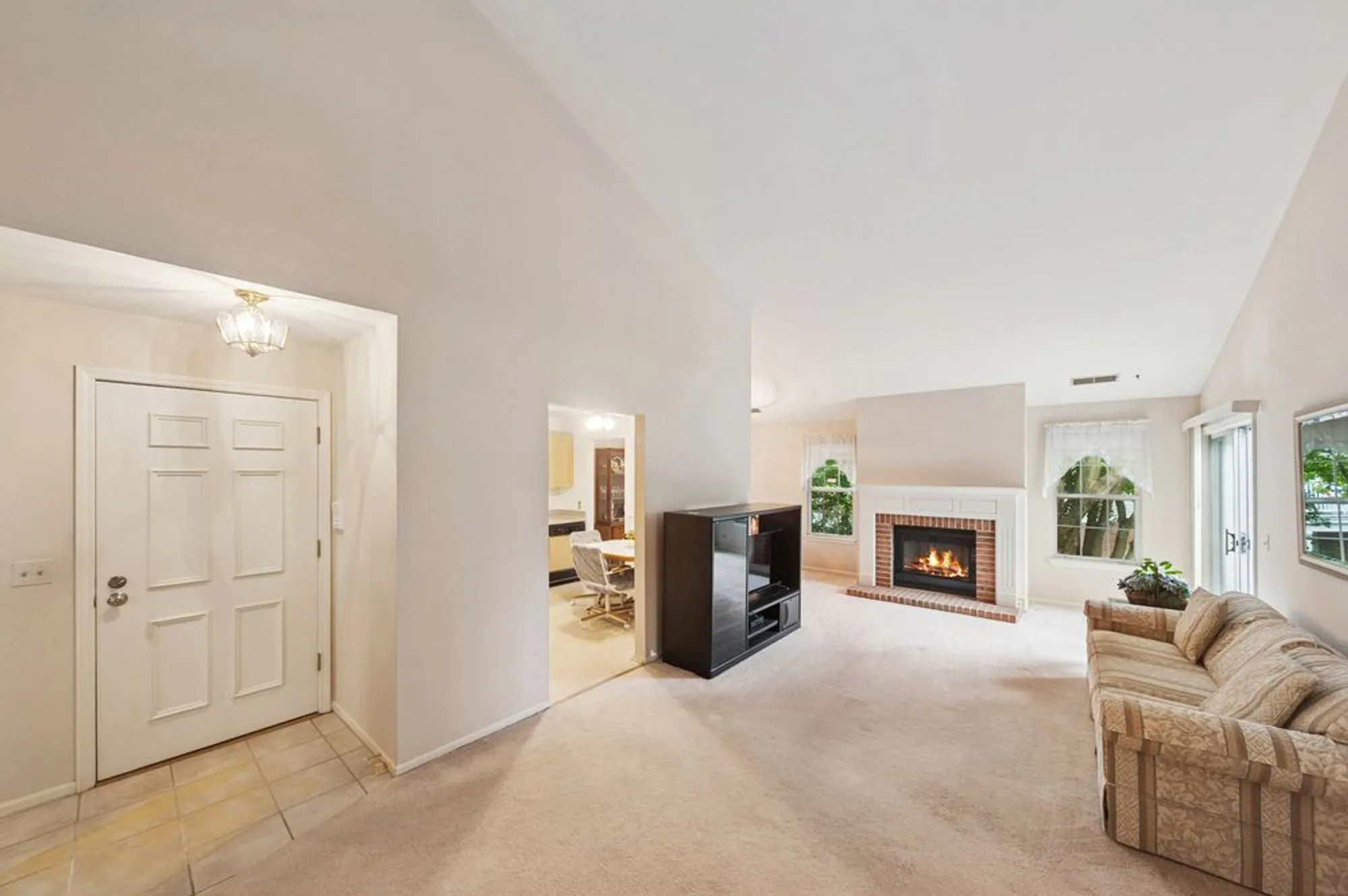 Property Slideshow image 2 of 20 | 501 aberdeen ln c, Prospect Heights, IL, 60070