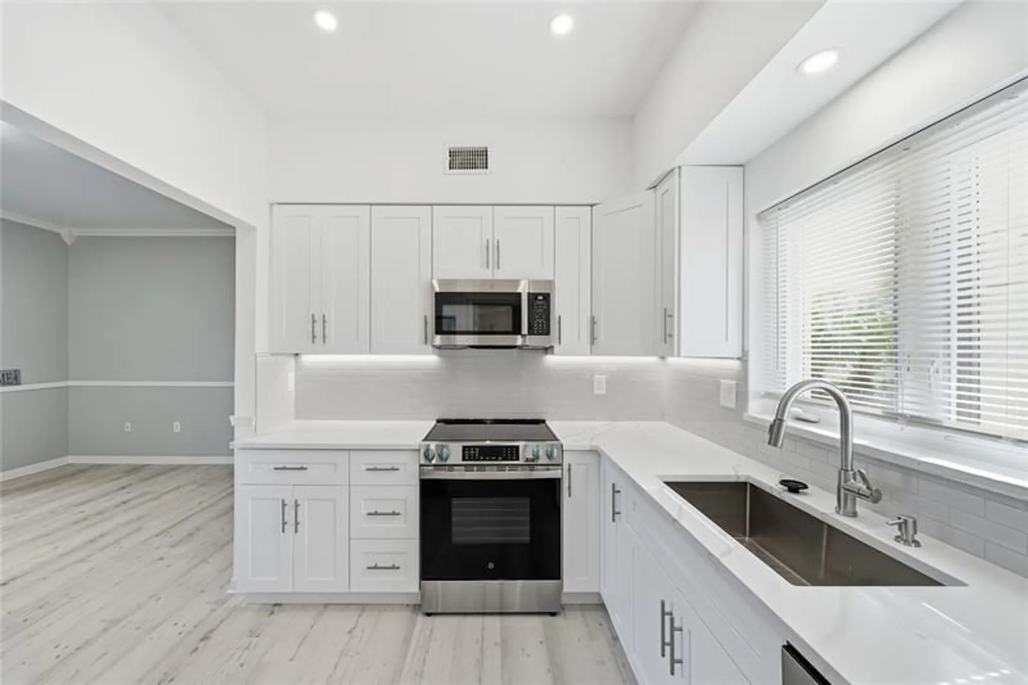 Property Slideshow image 9 of 29 | 5060 harmony cir apt 104, Vero Beach, FL, 32967