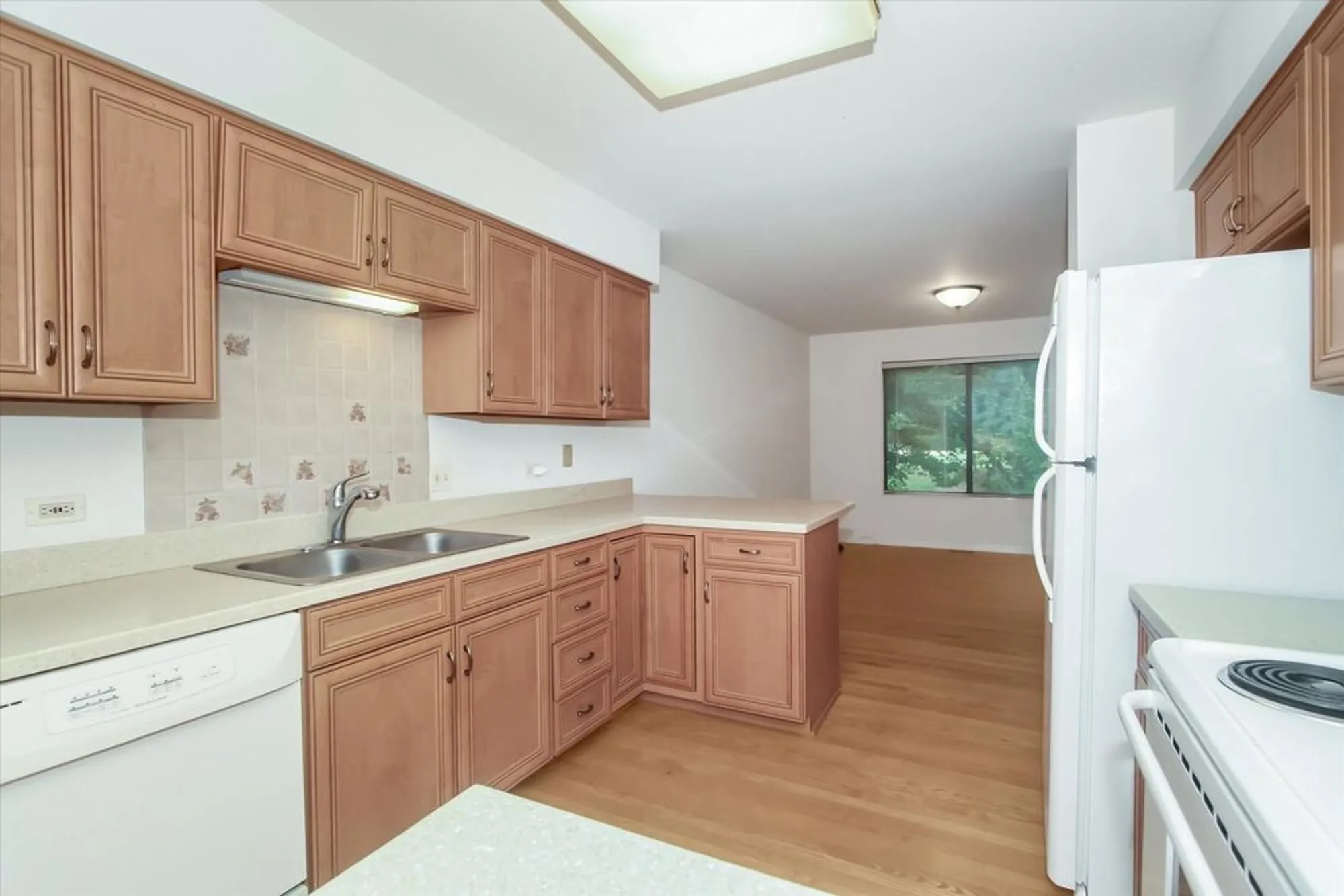Property Slideshow image 9 of 32 | 928 longmeadow ct # 1016, Lake Barrington, IL, 60010