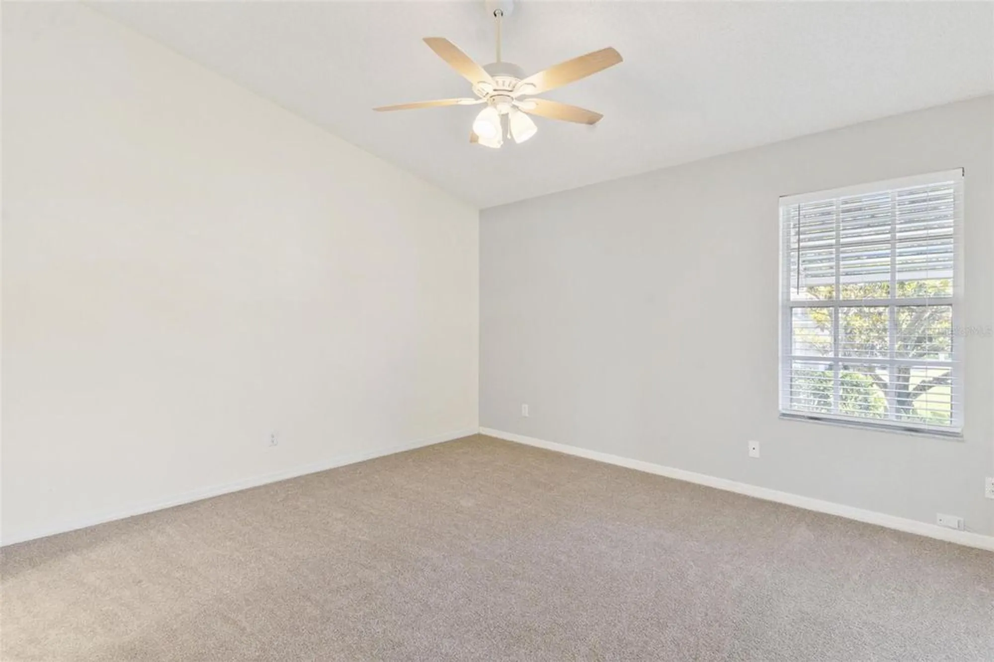 Property Slideshow image 31 of 49 | 26030 newcombe cir, Leesburg, FL, 34748