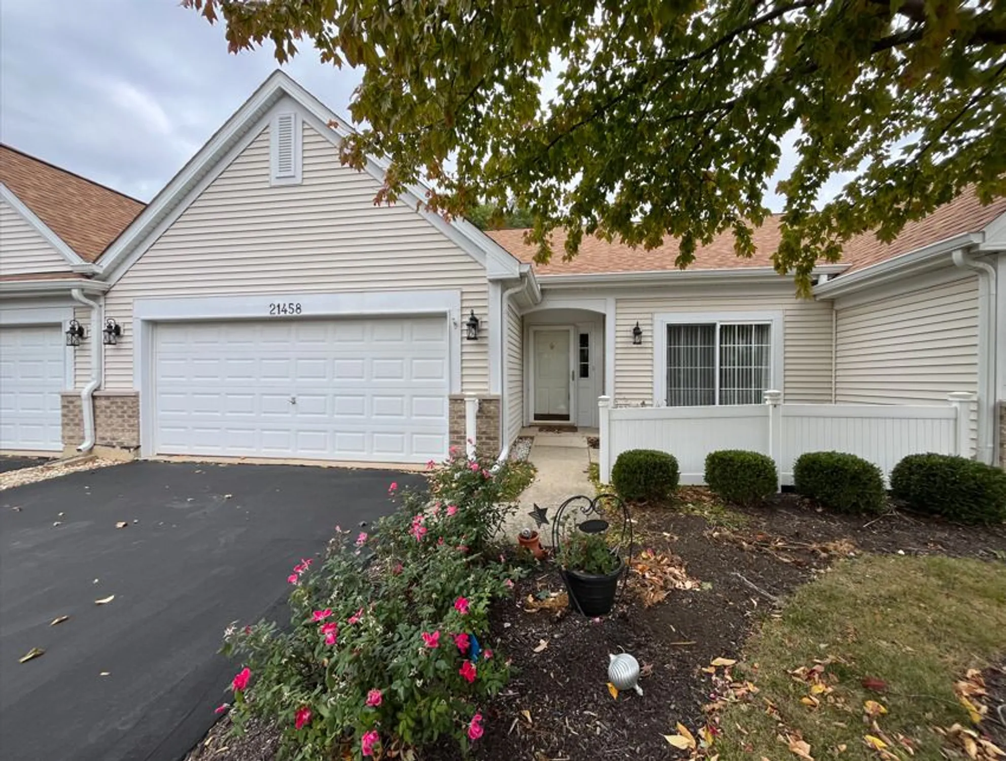 Property Slideshow image 1 of 1 | 21458 w douglas ln, Plainfield, IL, 60544