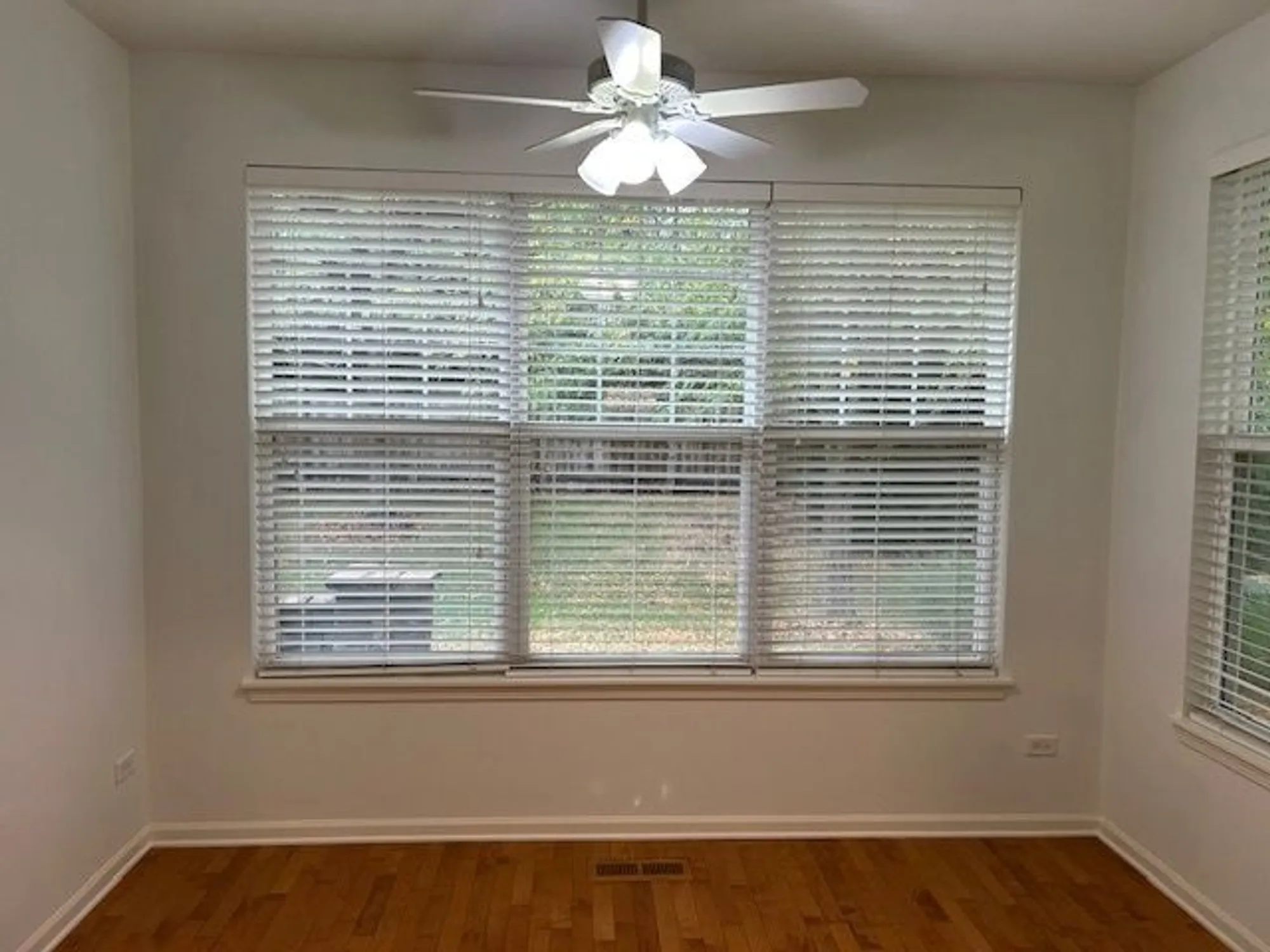 Property Slideshow image 10 of 22 | 2875 normandy cir, Naperville, IL, 60564