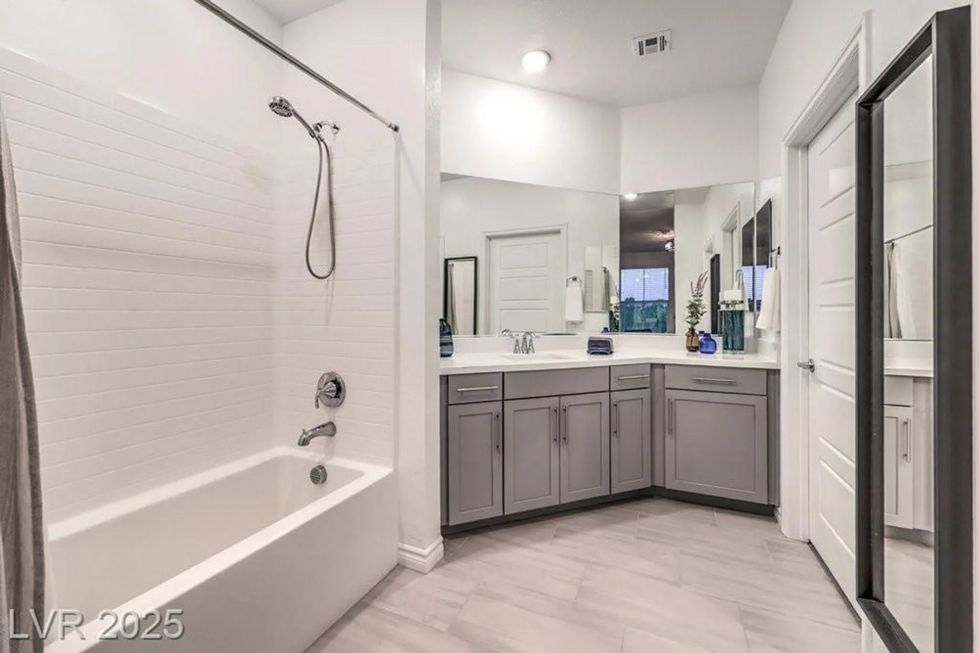 Property Slideshow image 10 of 66 | 2555 hampton rd 10304, Henderson, NV, 89052