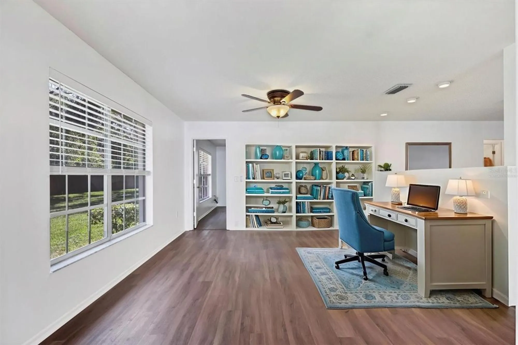 Property Slideshow image 18 of 44 | 4247 oakhurst cir 3033, Sarasota, FL, 34233