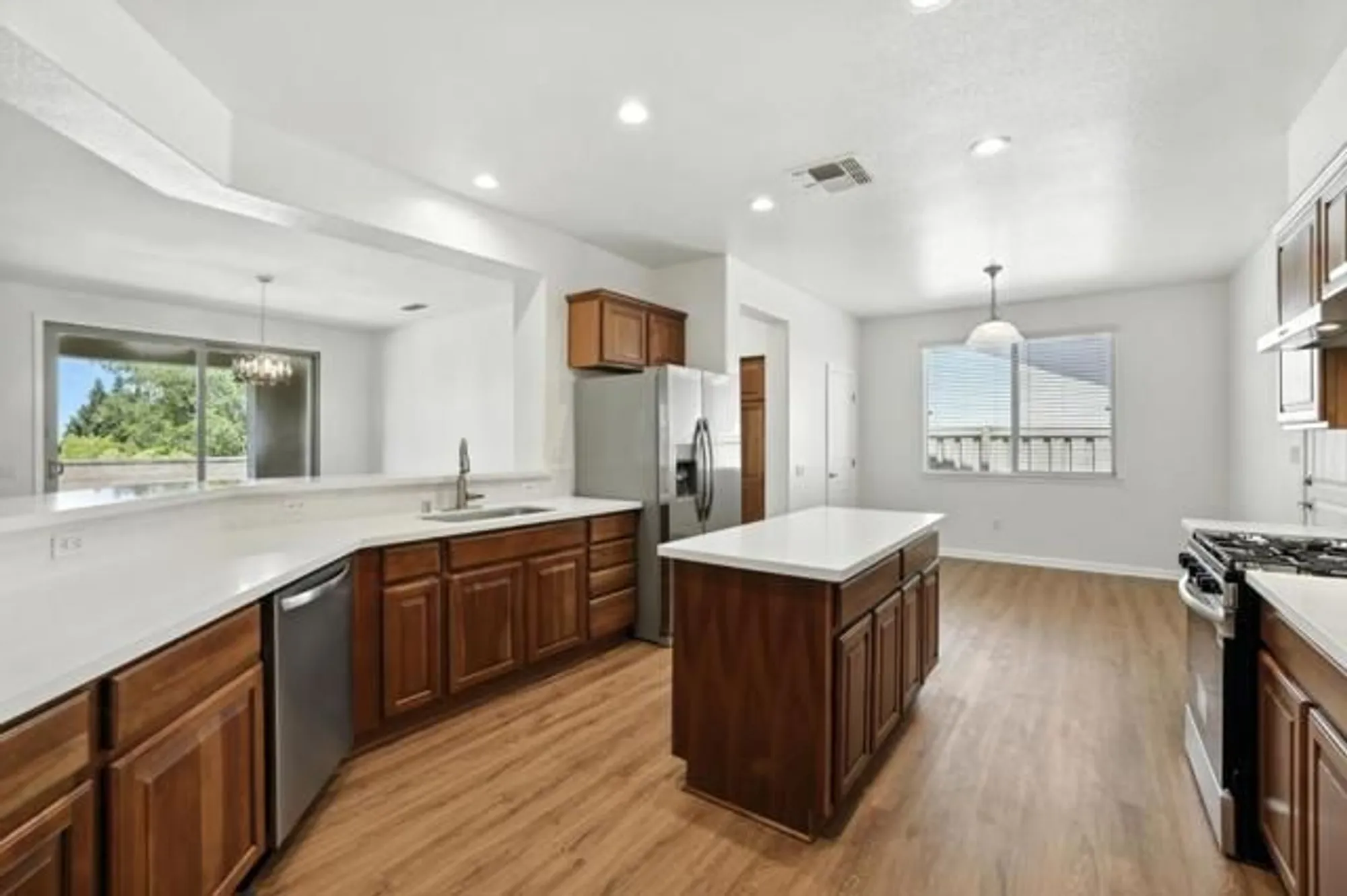 Property Slideshow image 14 of 46 | 1826 grand pheasant ln, Lincoln, CA, 95648