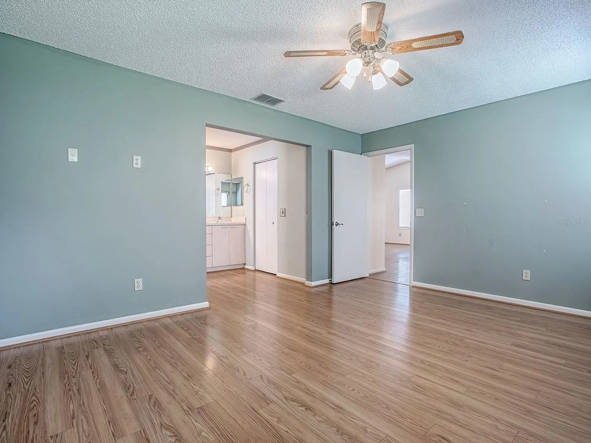 Property Slideshow image 30 of 43 | 642 glen oaks dr, Leesburg, FL, 34748