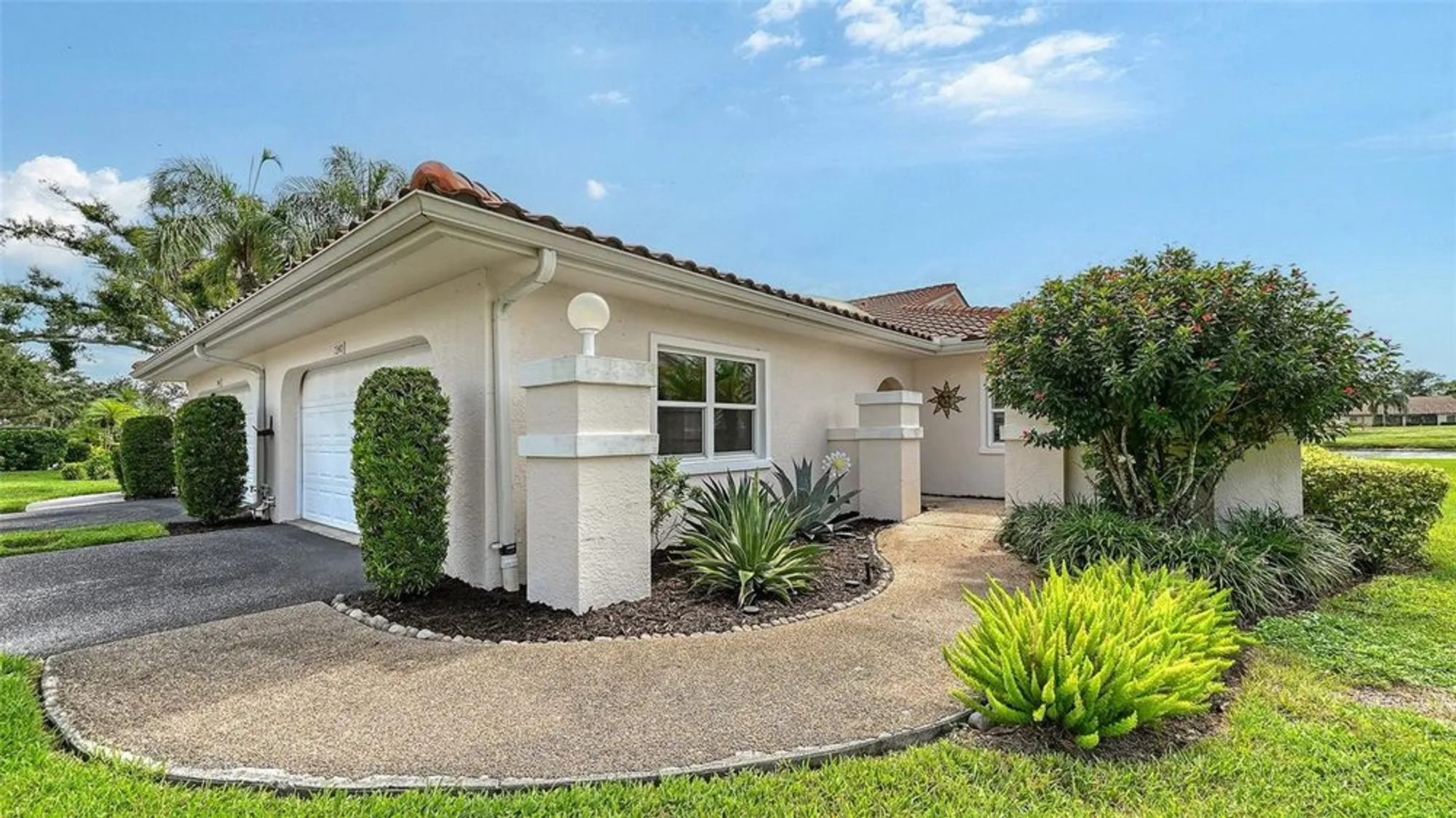 Property Slideshow image 3 of 63 | 7340 golf pointe cir, Sarasota, FL, 34243