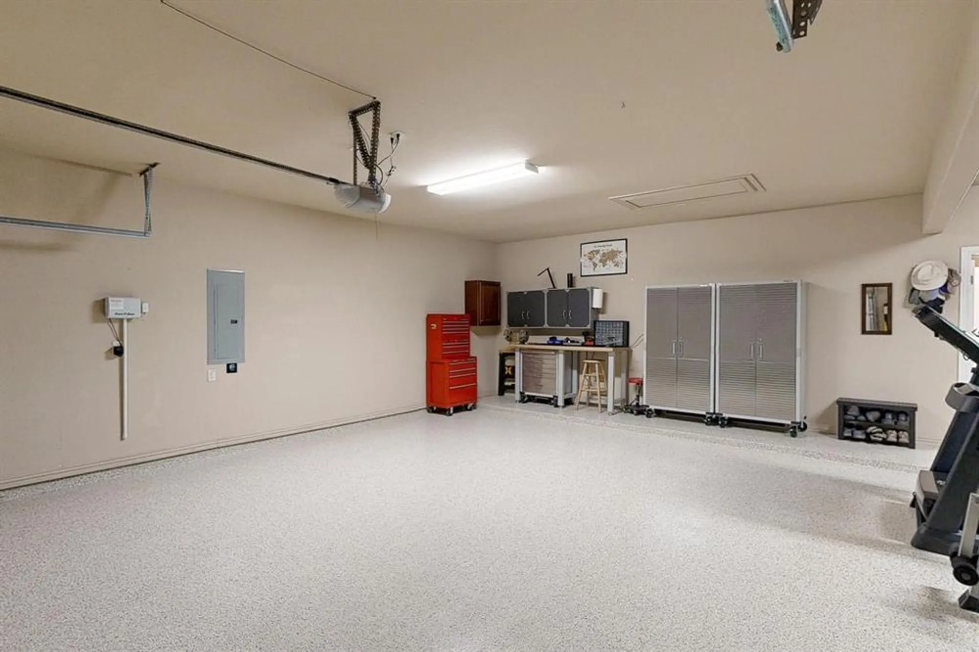 Property Slideshow image 22 of 28 | 9517 crestview dr, Denton, TX, 76207