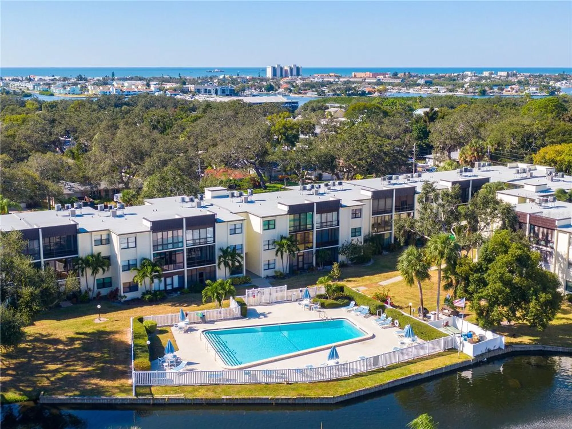 Property Slideshow image 32 of 34 | 14130 rosemary ln 5209, Largo, FL, 33774