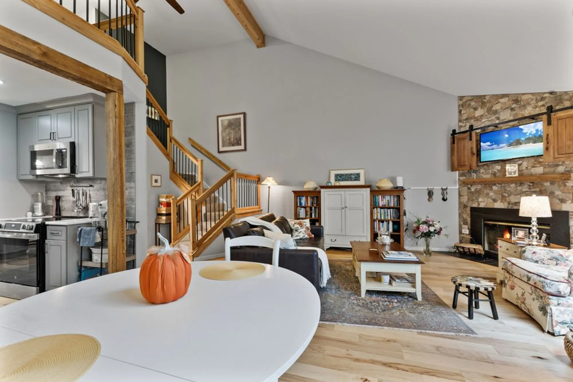 Property Slideshow image 7 of 26 | 748 shoreline rd, Lake Barrington, IL, 60010