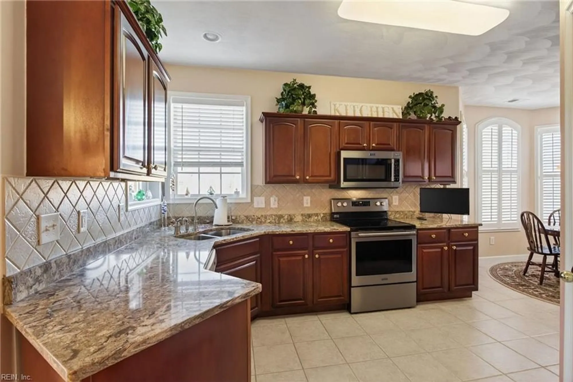 Property Slideshow image 3 of 33 | 3403 misty dawn ct, Virginia Beach, VA, 23456