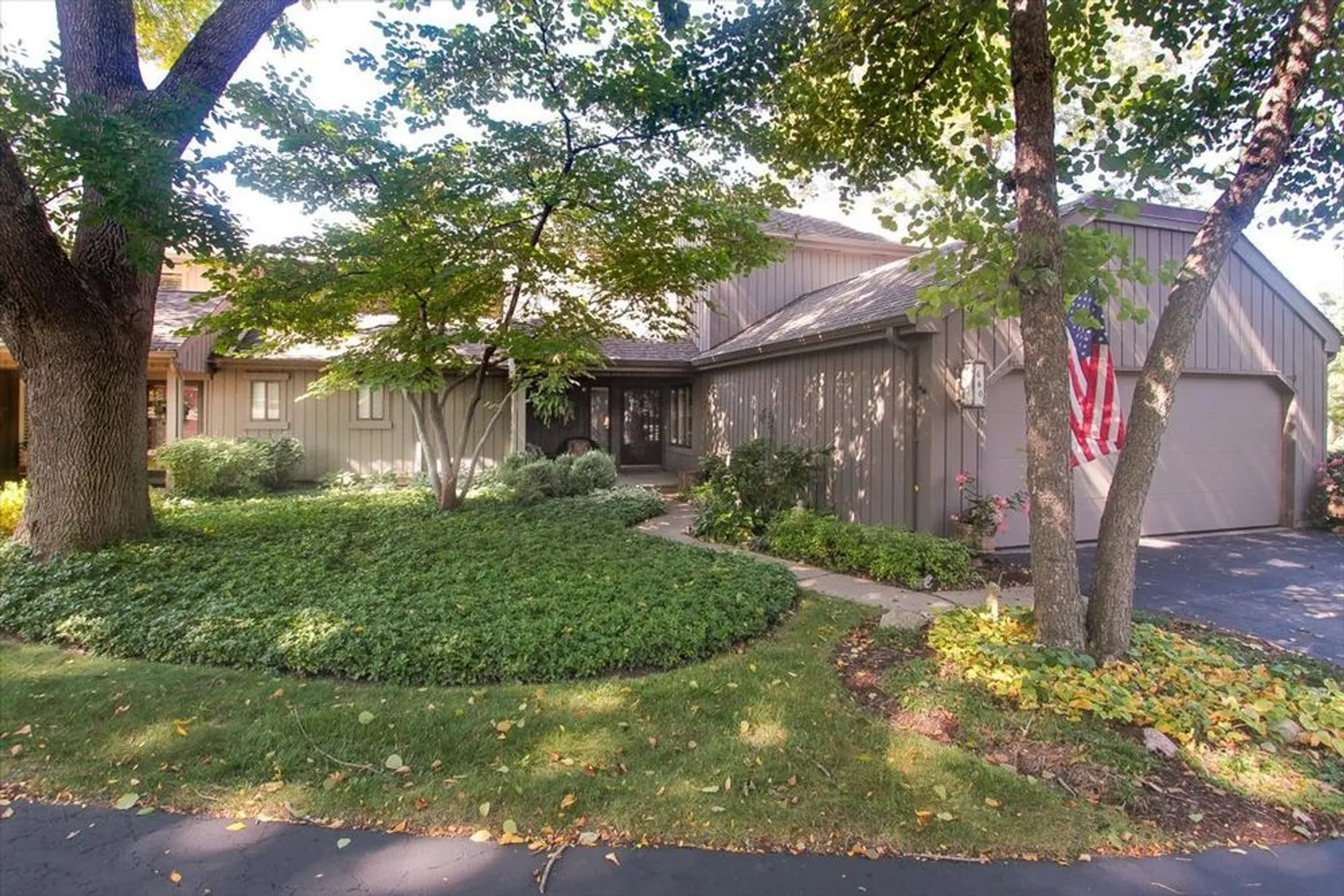 Property Slideshow image 1 of 54 | 660 old barn rd # f-24, Lake Barrington, IL, 60010