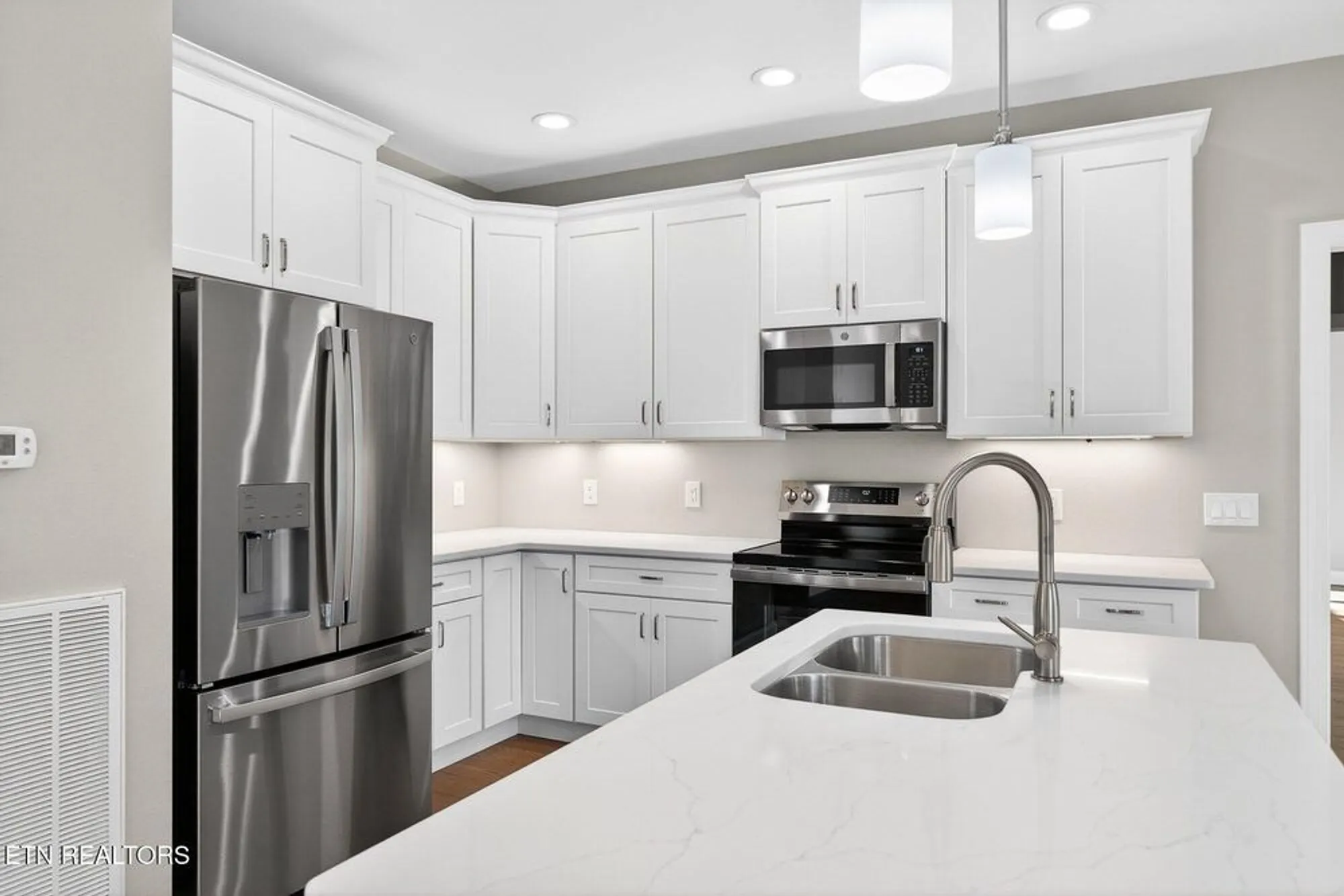 Property Slideshow image 10 of 43 | 145 lakeside dr, Crossville, TN, 38558