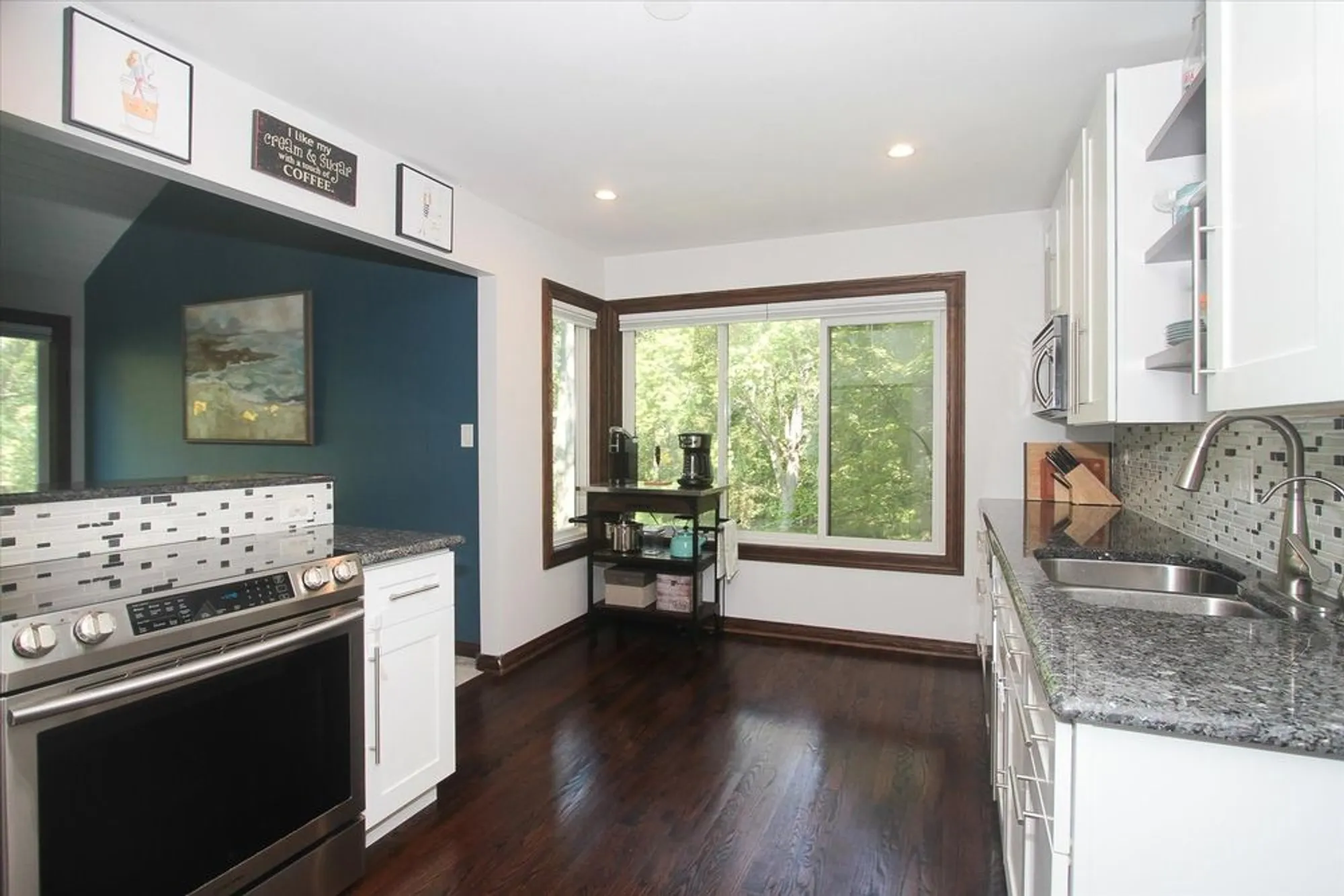 Property Slideshow image 11 of 34 | 716 old barn rd apt b b, Lake Barrington, IL, 60010