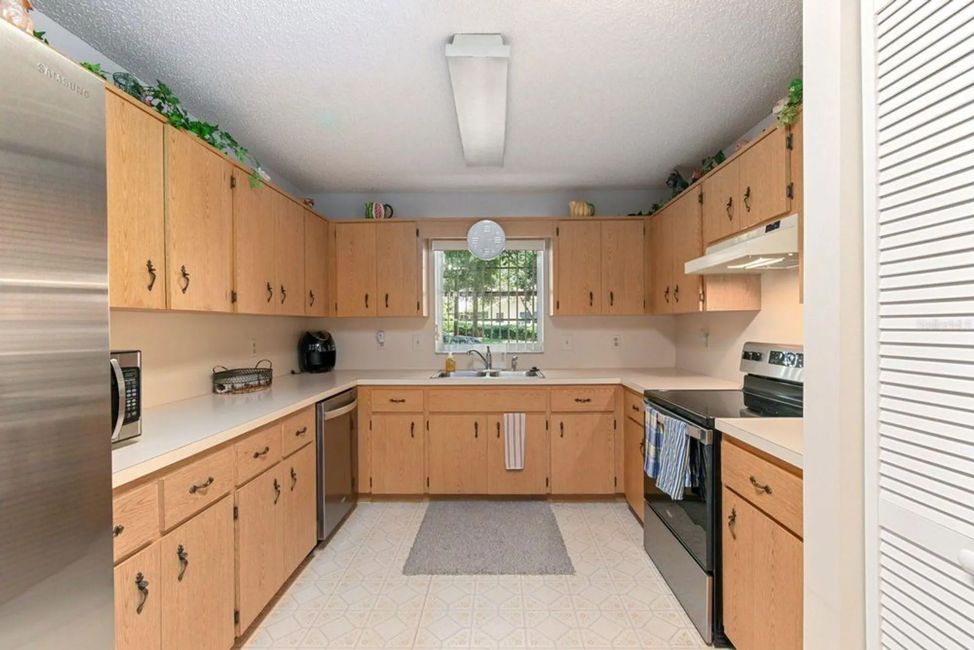 Property Slideshow image 13 of 33 | 9250 sw 83rd ct c, Ocala, FL, 34481