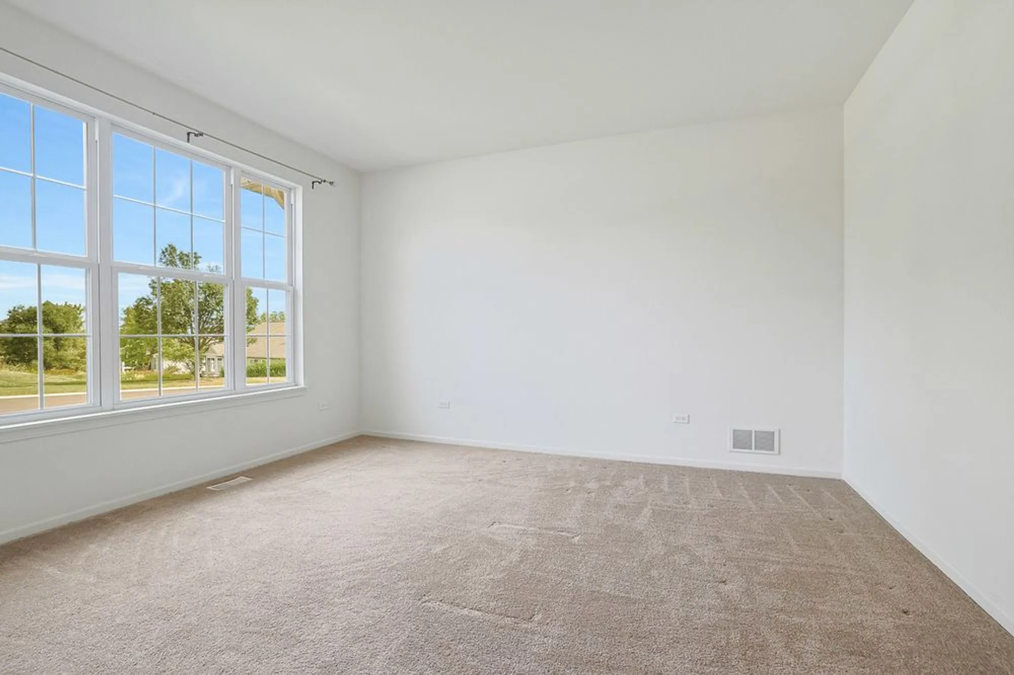 Property Slideshow image 9 of 30 | 13813 roosevelt dr, Huntley, IL, 60142