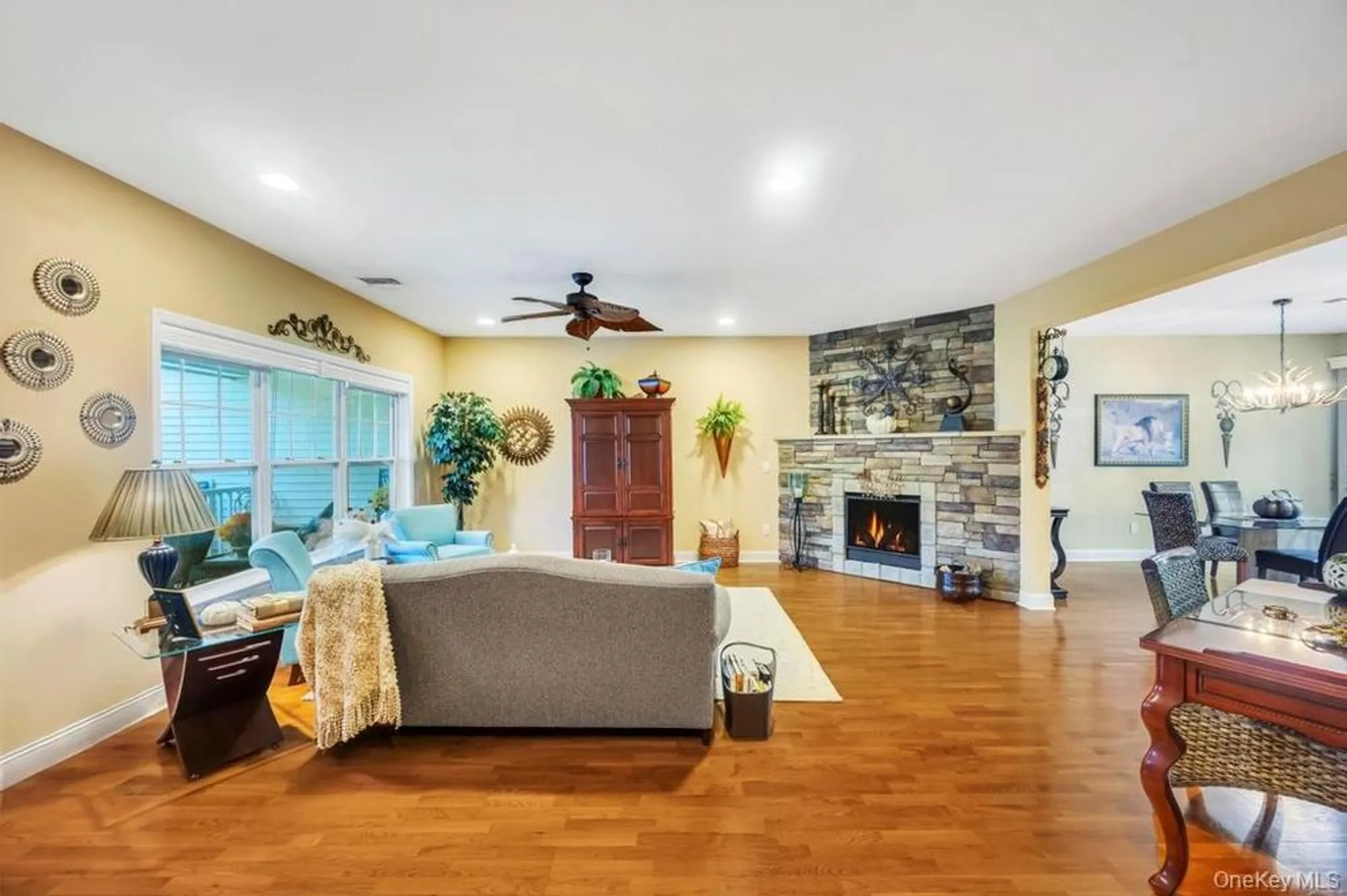 Property Slideshow image 12 of 42 | 4 haverton ct, Riverhead, NY, 11901
