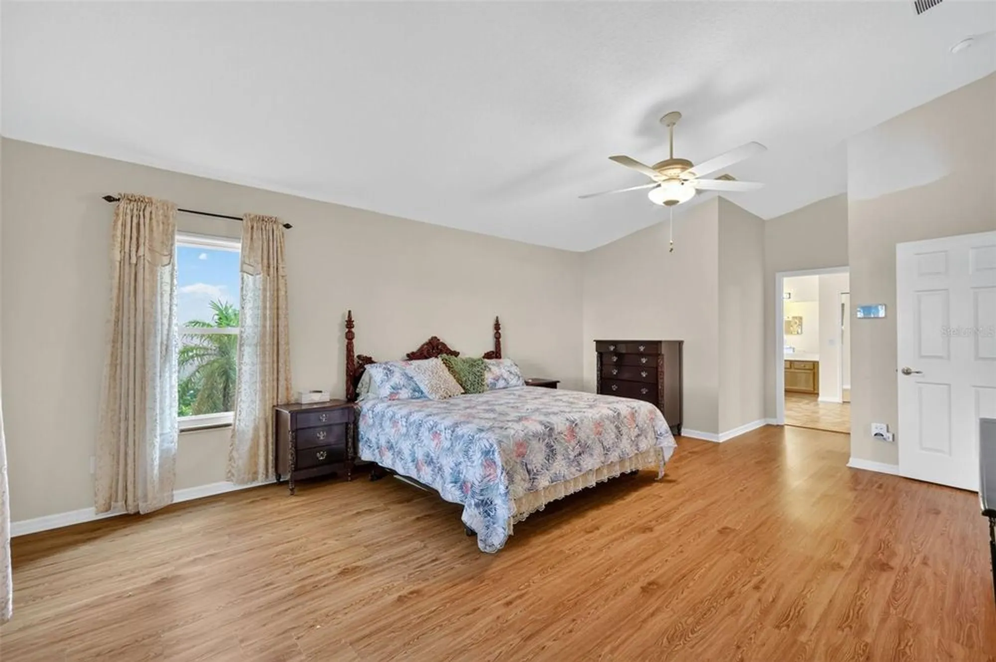 Property Slideshow image 18 of 41 | 4822 sawgrass lake cir, Leesburg, FL, 34748