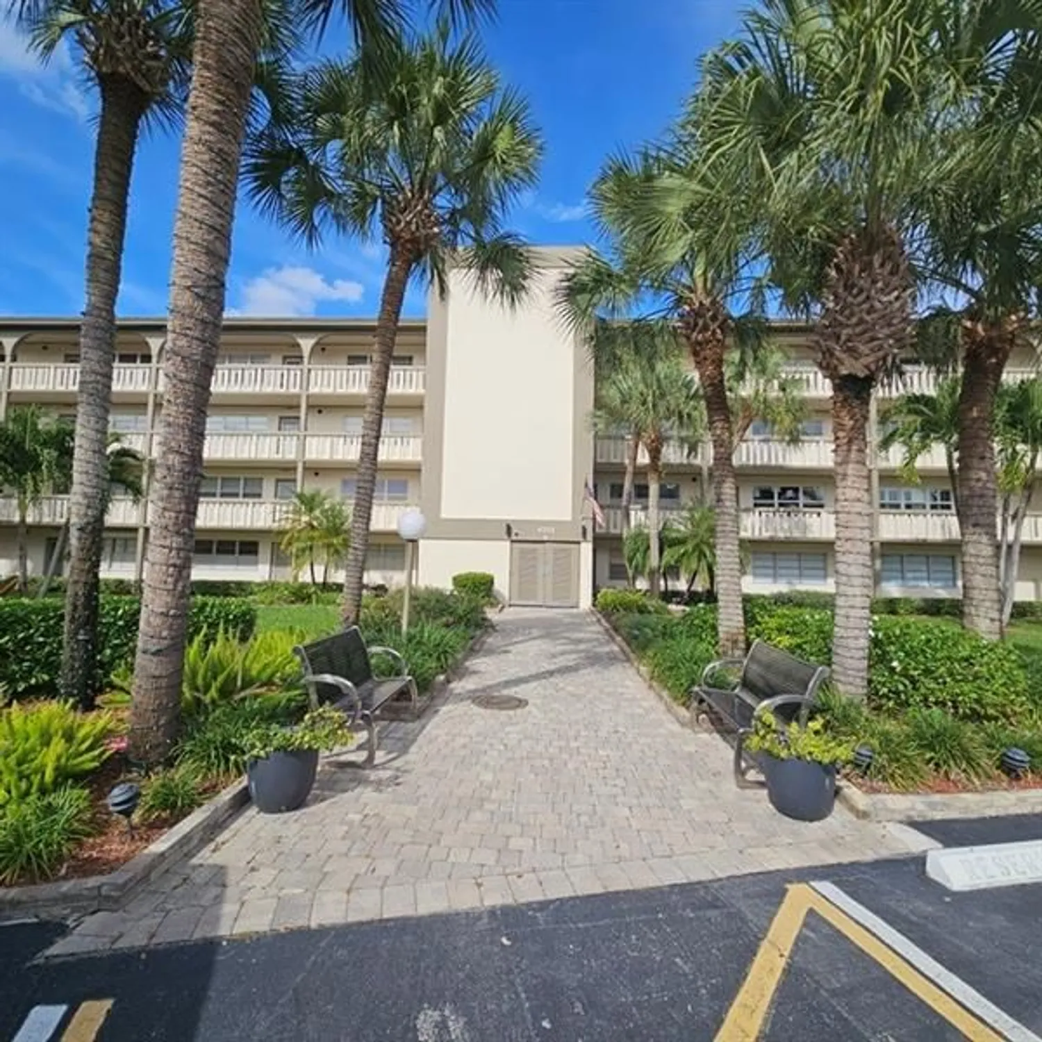 Property Slideshow image 1 of 17 | 4701 martinique dr h4, Coconut Creek, FL, 33066