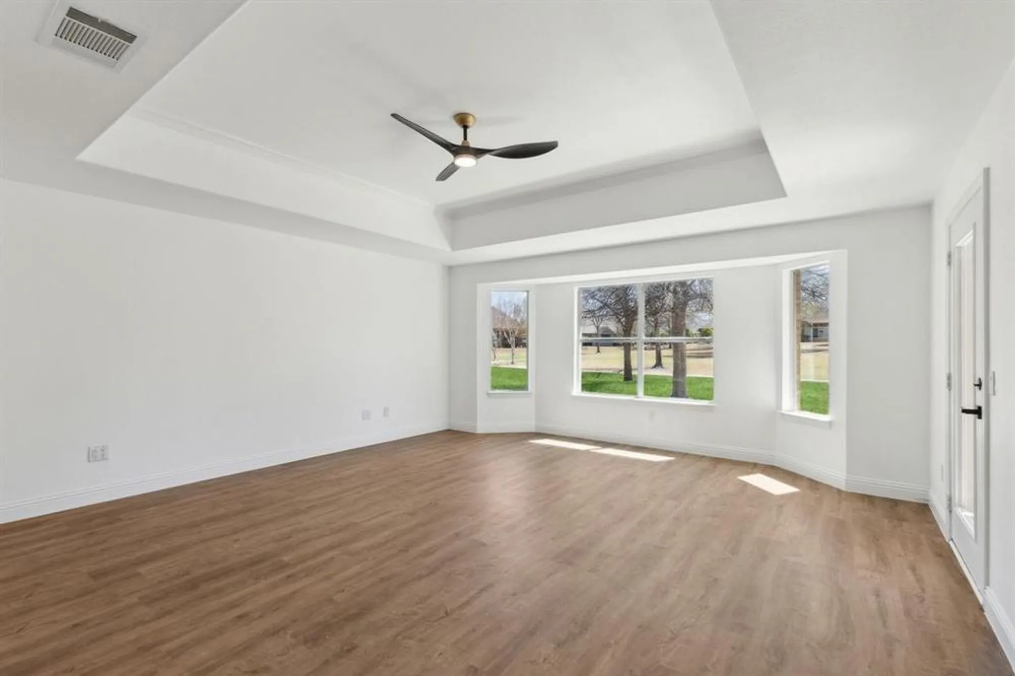 Property Slideshow image 19 of 40 | 9913 hanford dr, Denton, TX, 76207