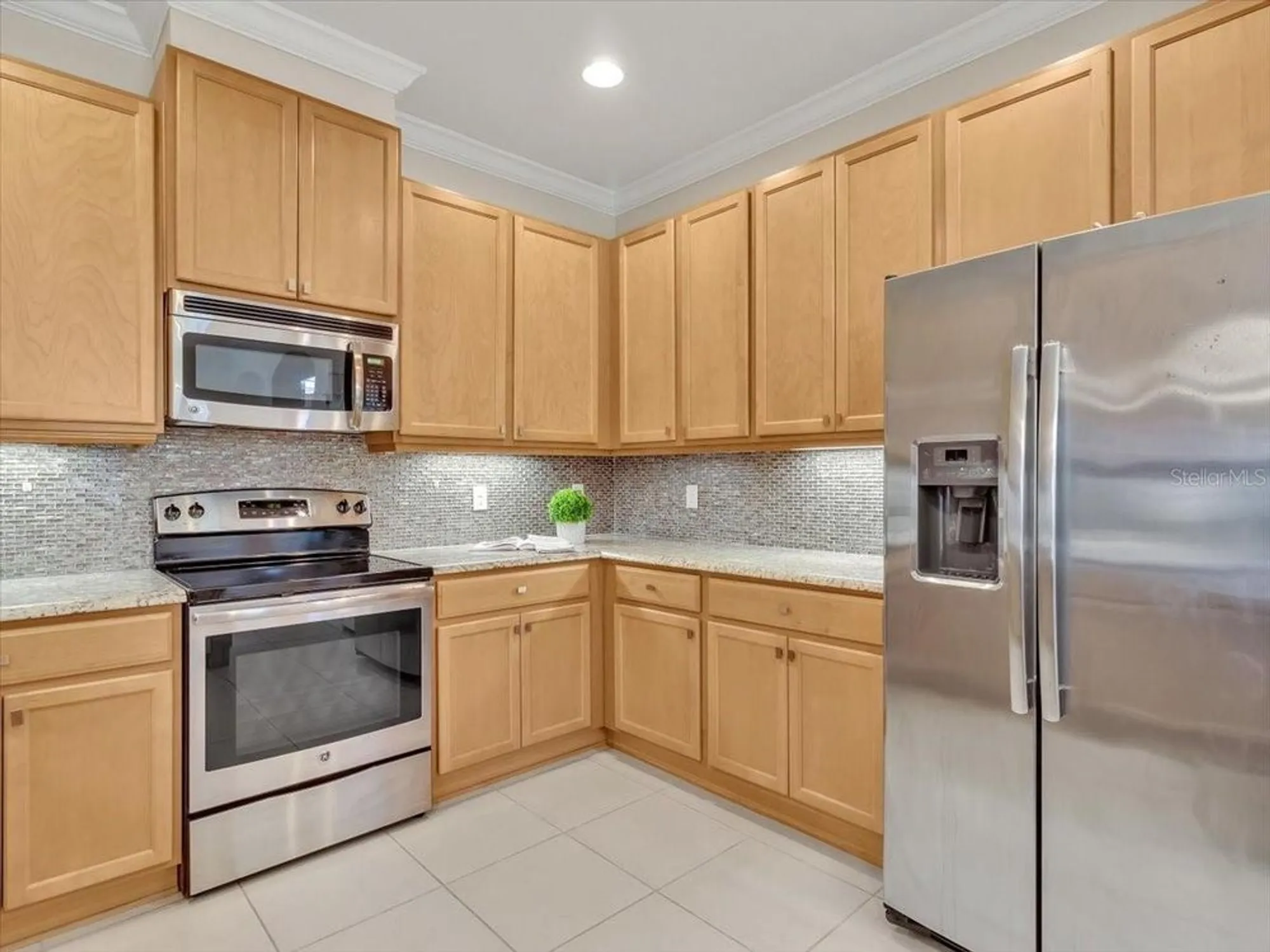 Property Slideshow image 8 of 52 | 635 chipper dr, Sun City Center, FL, 33573