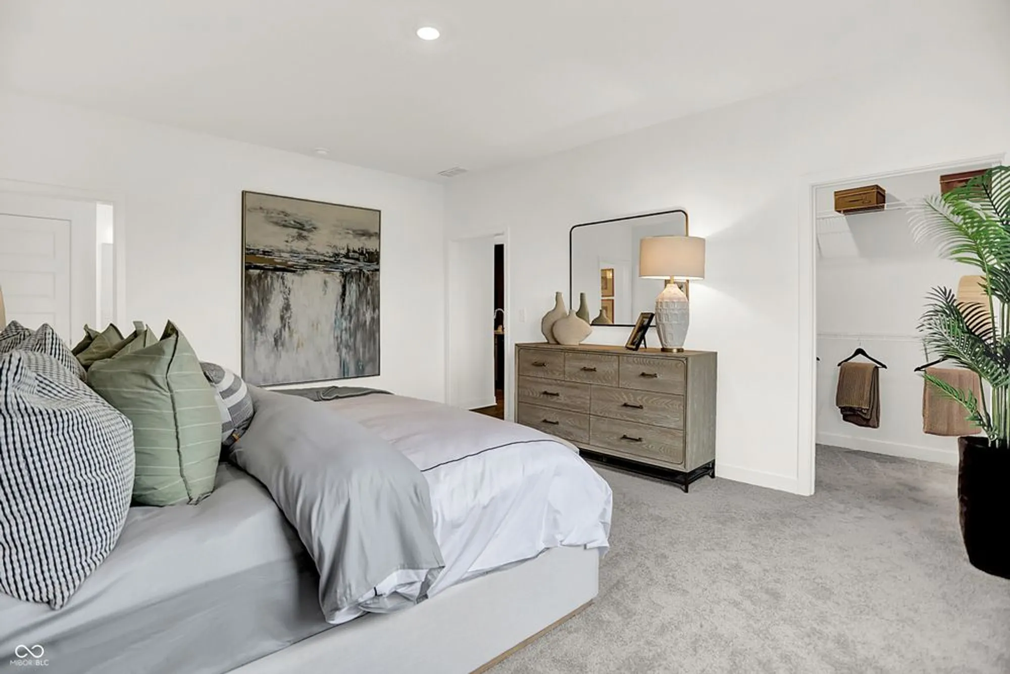 Property Slideshow image 20 of 26 | 5258 foxley park ln, Avon, IN, 46123