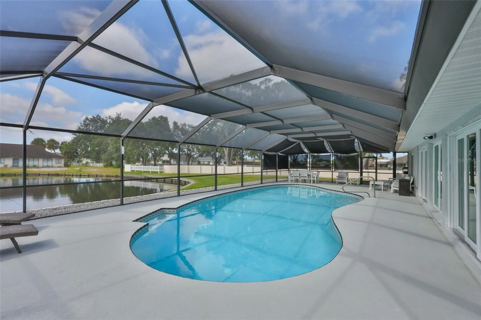 Property Slideshow image 2 of 63 | 2022 east view dr, Sun City Center, FL, 33573