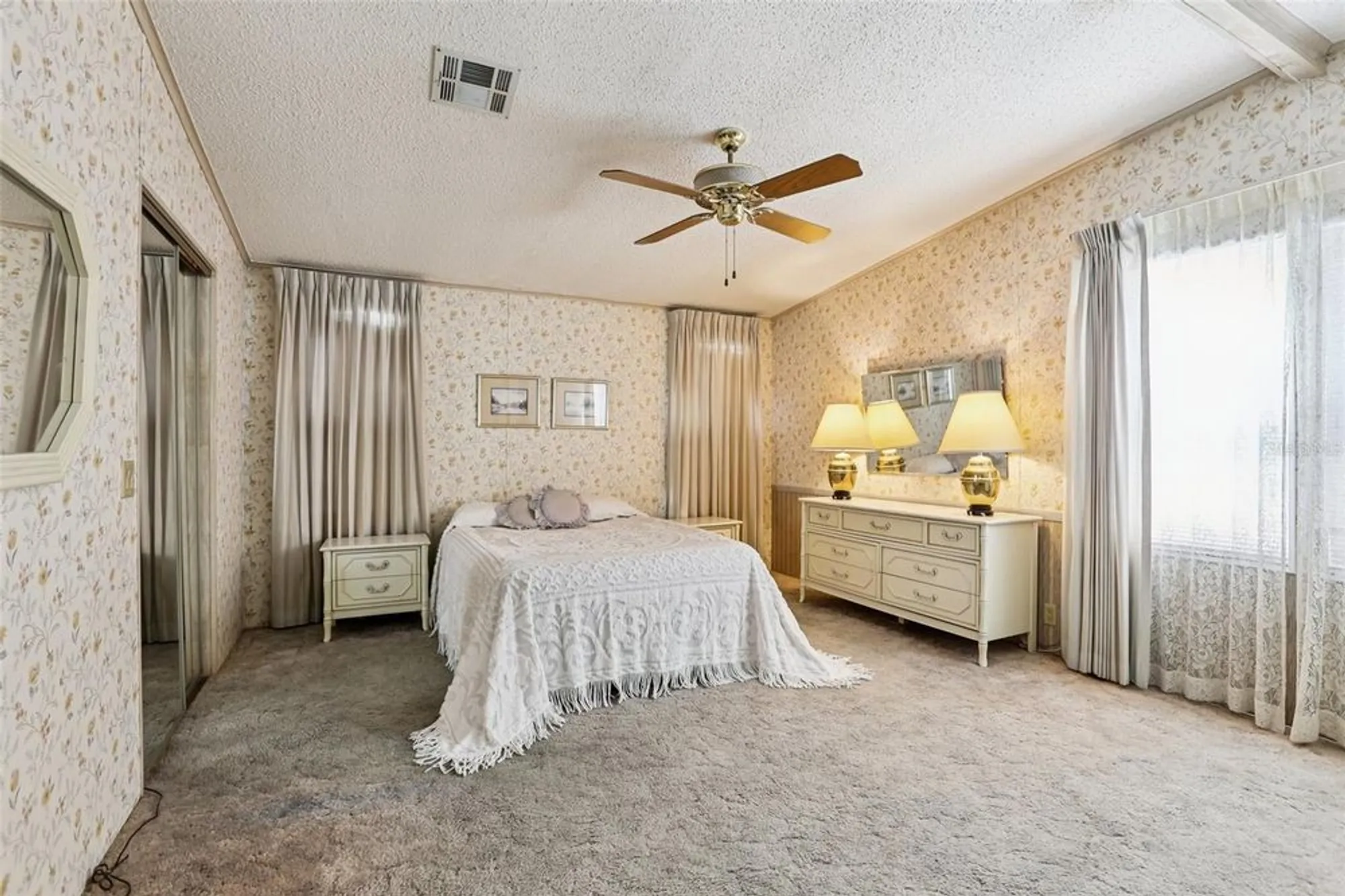 Property Slideshow image 23 of 42 | 4933 colonnades cir, Lakeland, FL, 33811
