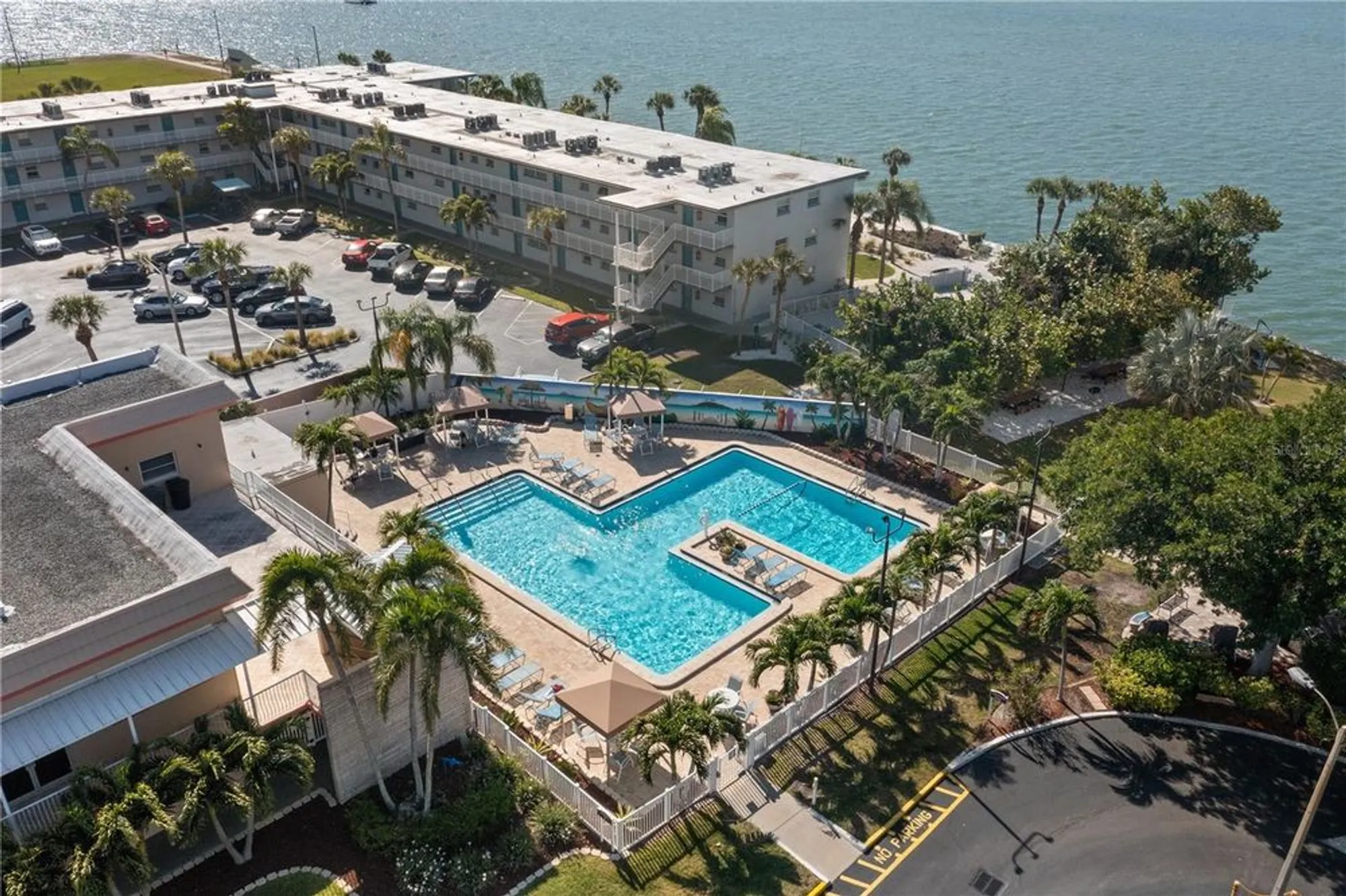 Property Slideshow image 4 of 11 | 2850 59th st 501, Gulfport, FL, 33707