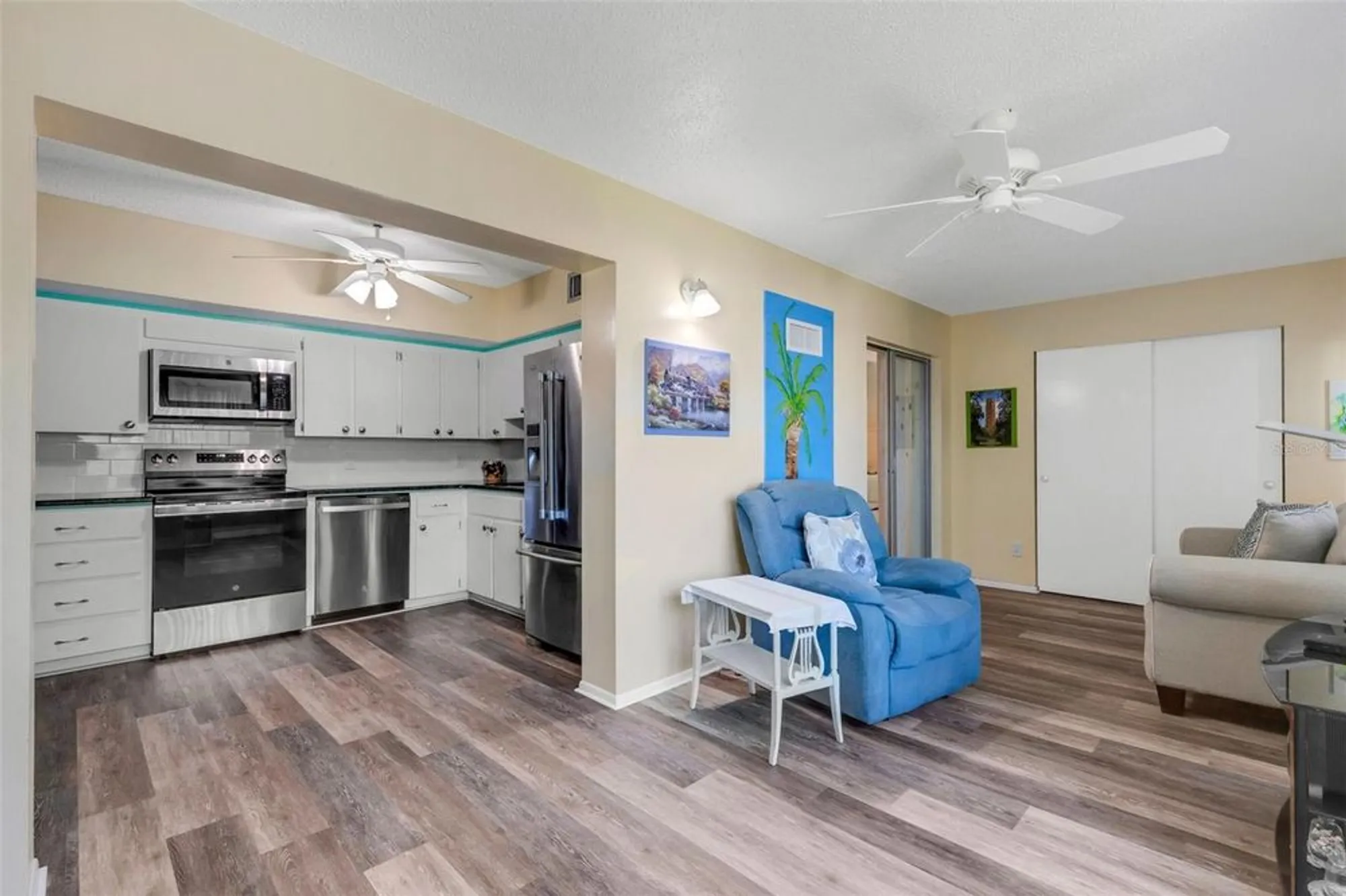 Property Slideshow image 21 of 56 | 2401 ecuadorian way apt 57, Clearwater, FL, 33763