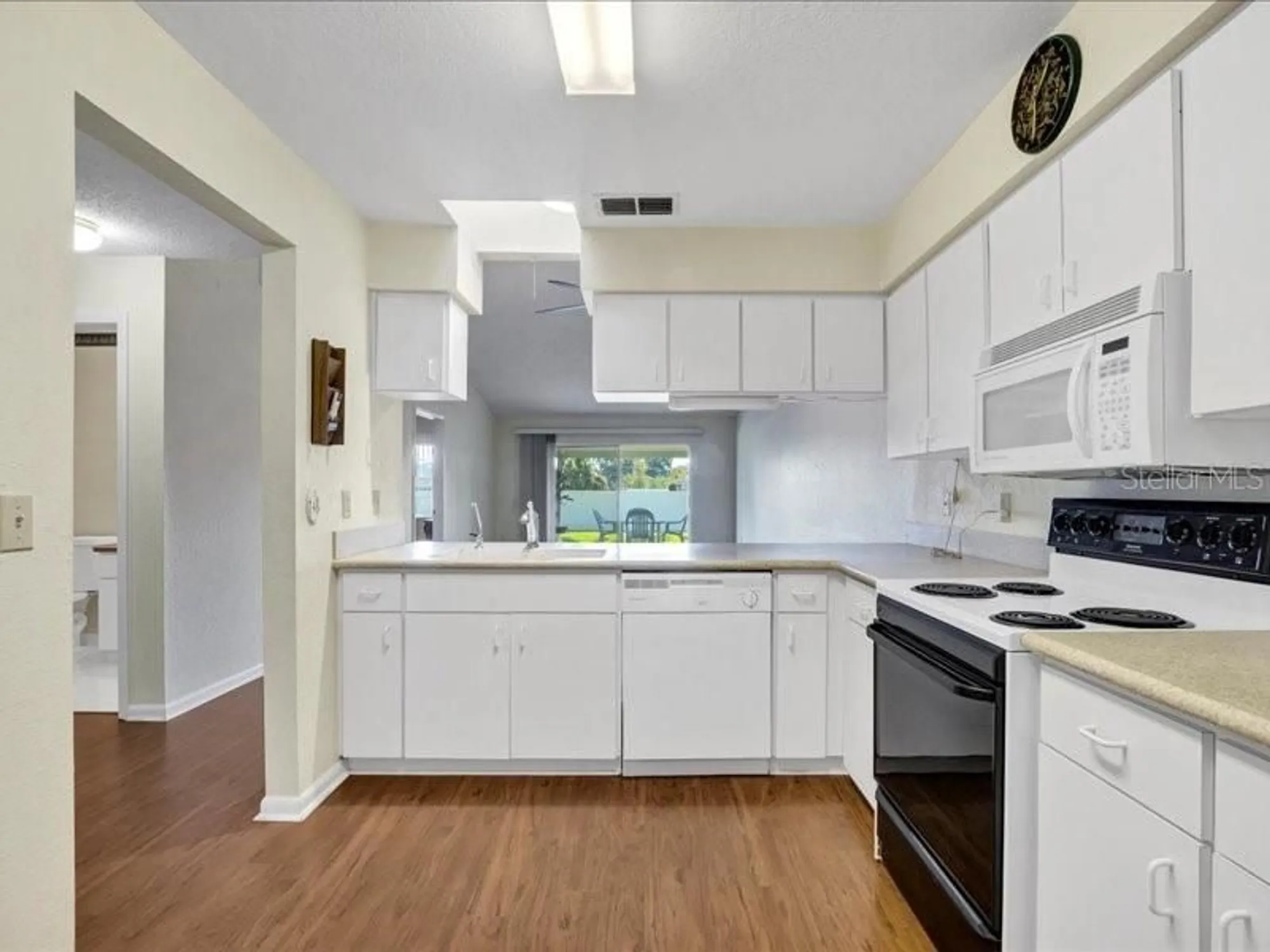 Property Slideshow image 11 of 36 | 1585 oakview cir, Winter Haven, FL, 33880