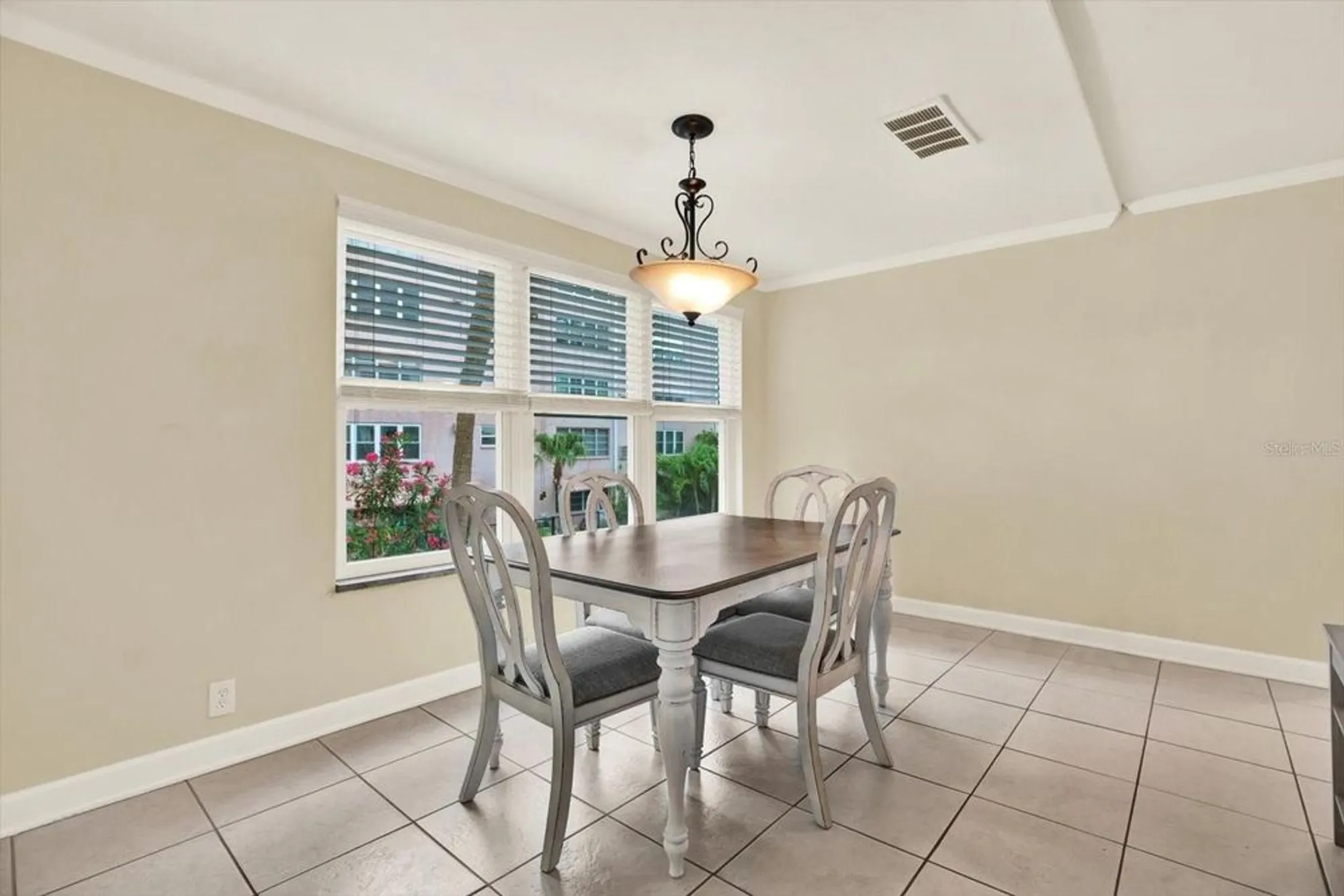 Property Slideshow image 12 of 38 | 5501 80th st n unit 206, Saint Petersburg, FL, 33709