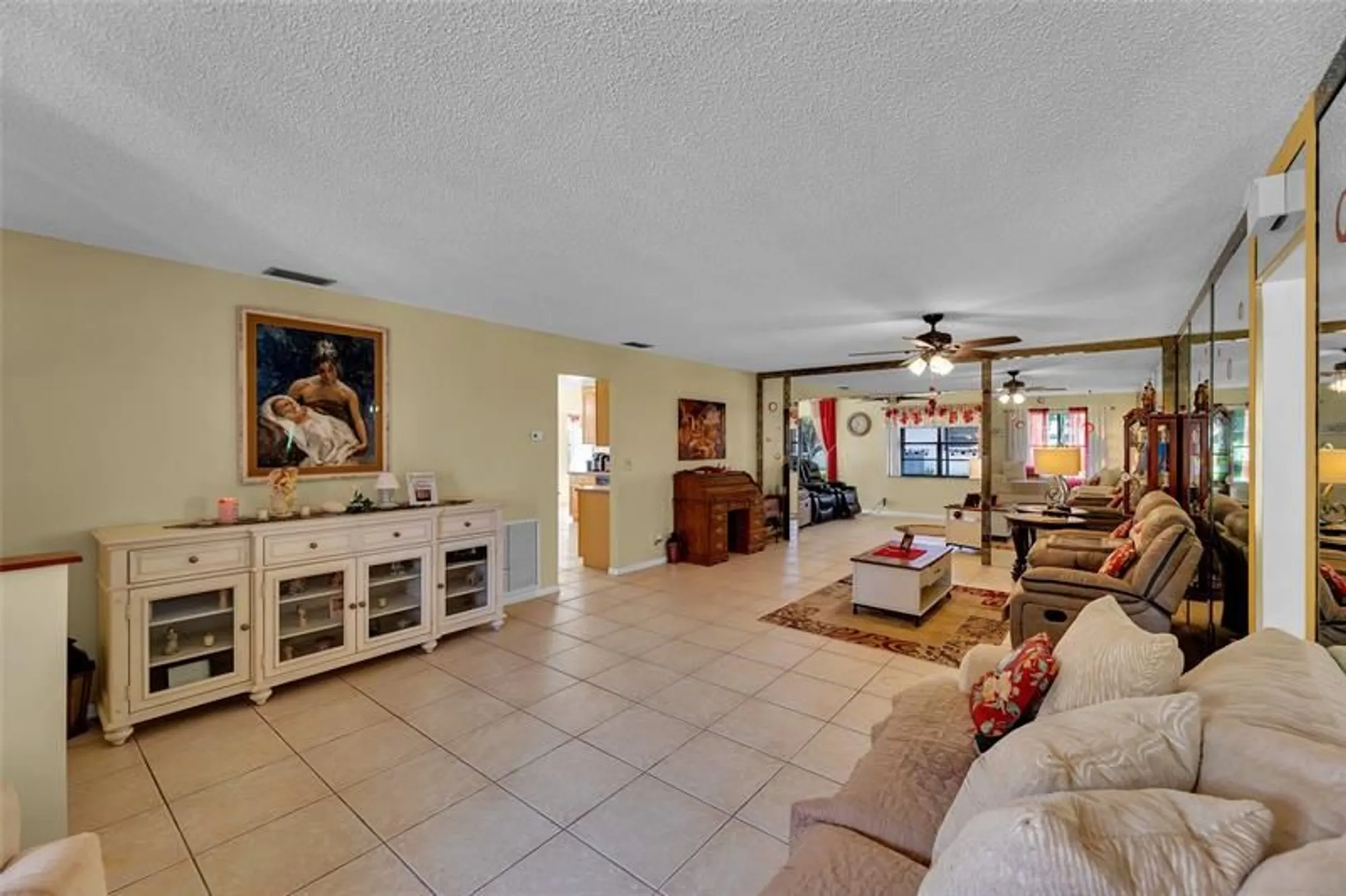 Property Slideshow image 4 of 50 | 9802 nw 75th ct, Tamarac, FL, 33321