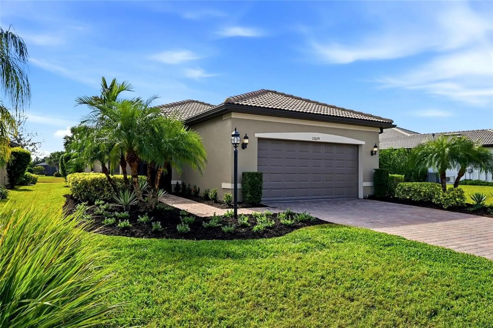 Property Slideshow image 4 of 56 | 17029 hampton falls ter, Bradenton, FL, 34202