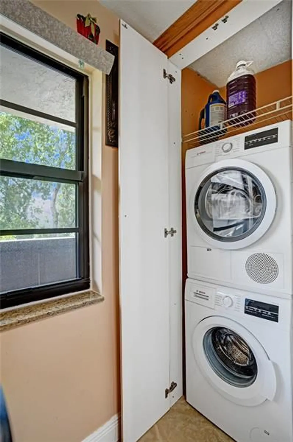 Property Slideshow image 7 of 48 | 1101 colony point cir 403, Pembroke Pines, FL, 33026