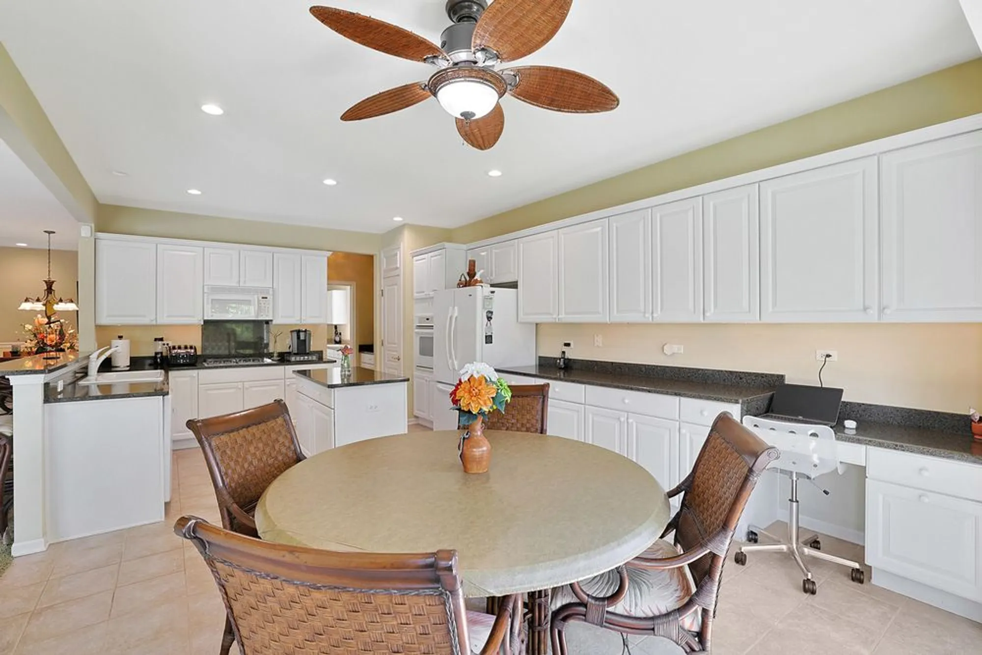 Property Slideshow image 9 of 34 | 12145 daphne dr, Huntley, IL, 60142