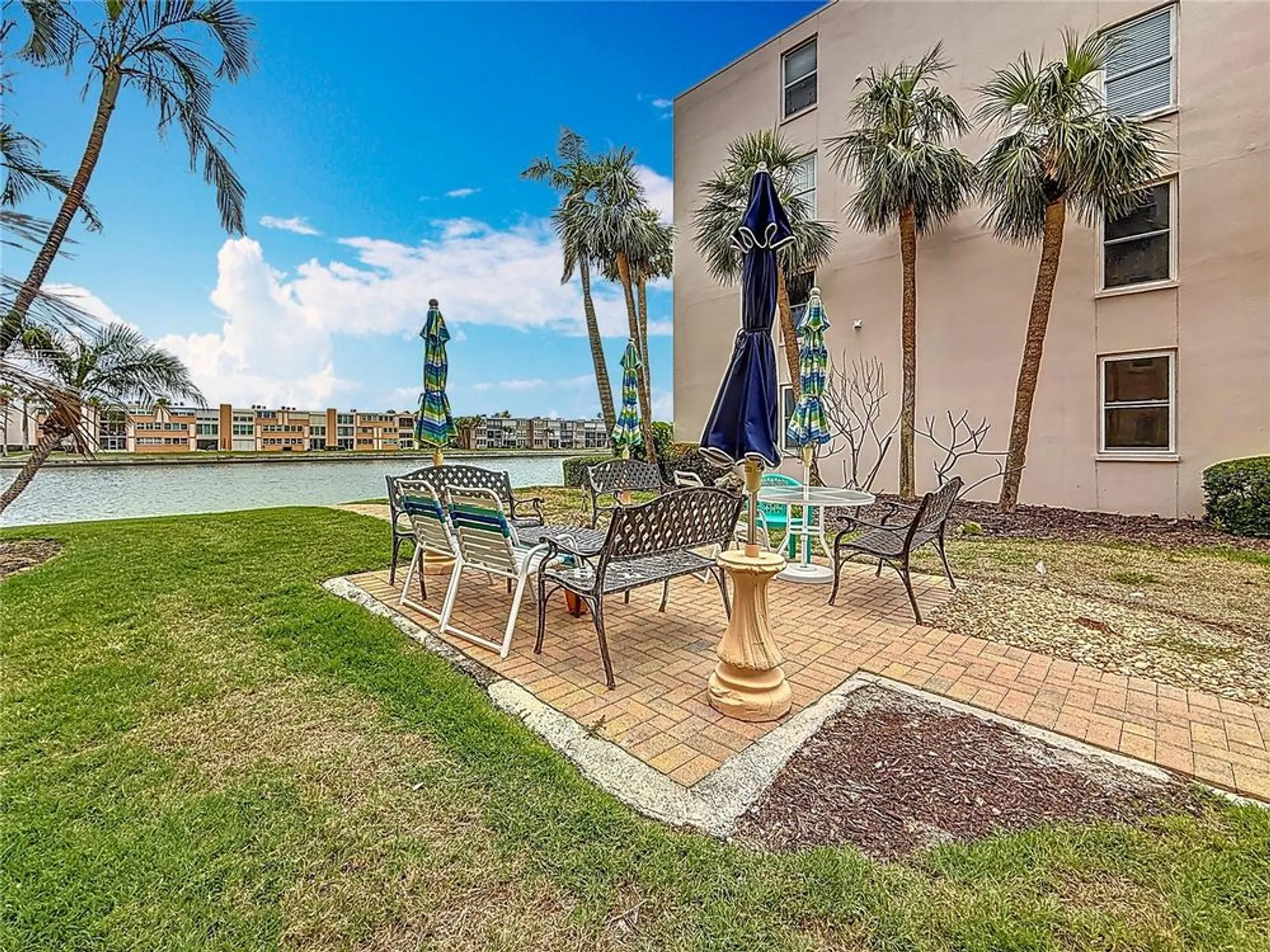 Property Slideshow image 43 of 57 | 7665 sun island dr 206, South Pasadena, FL, 33707