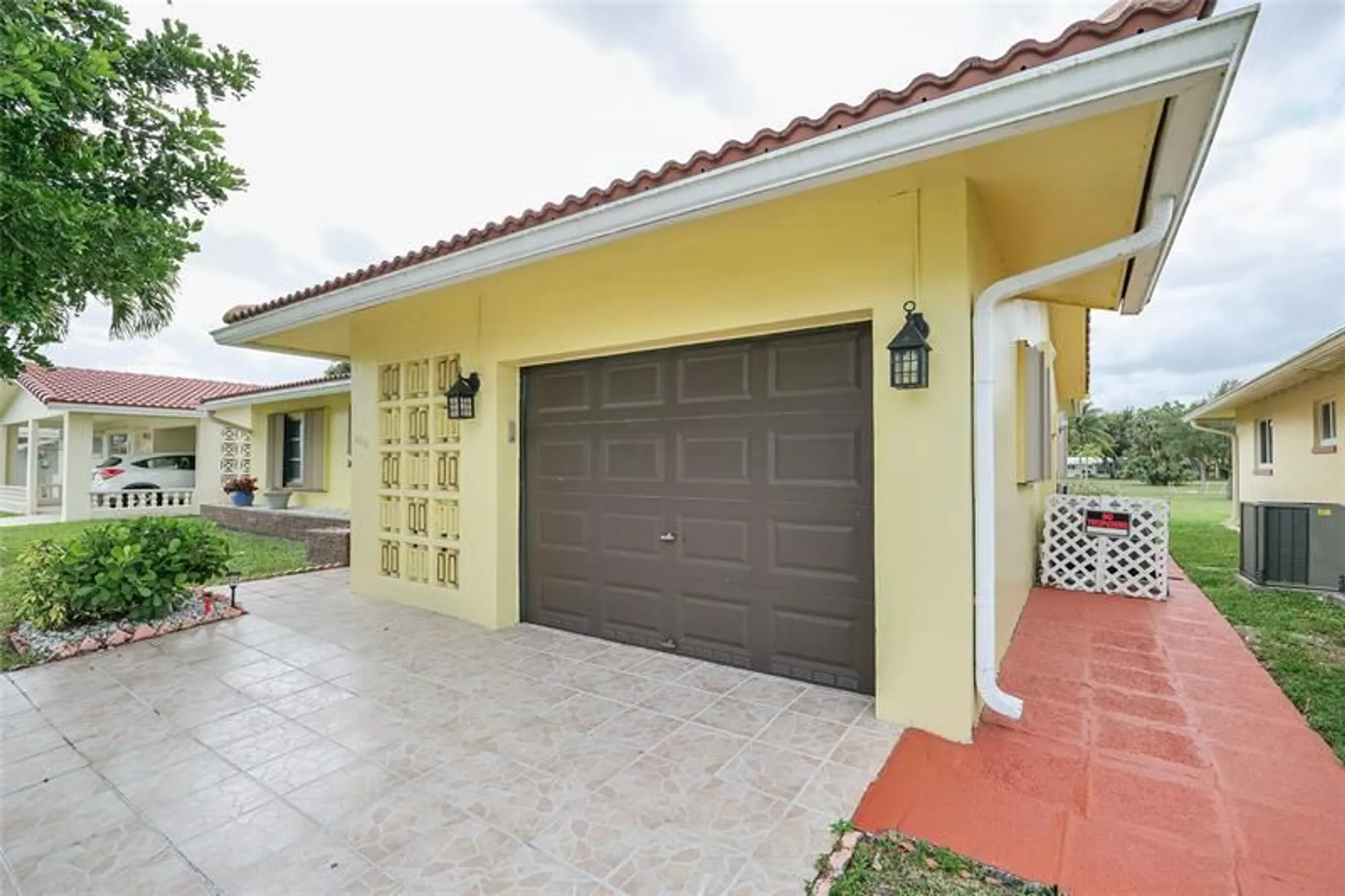 Property Slideshow image 34 of 55 | 4510 nw 45th ct, Tamarac, FL, 33319