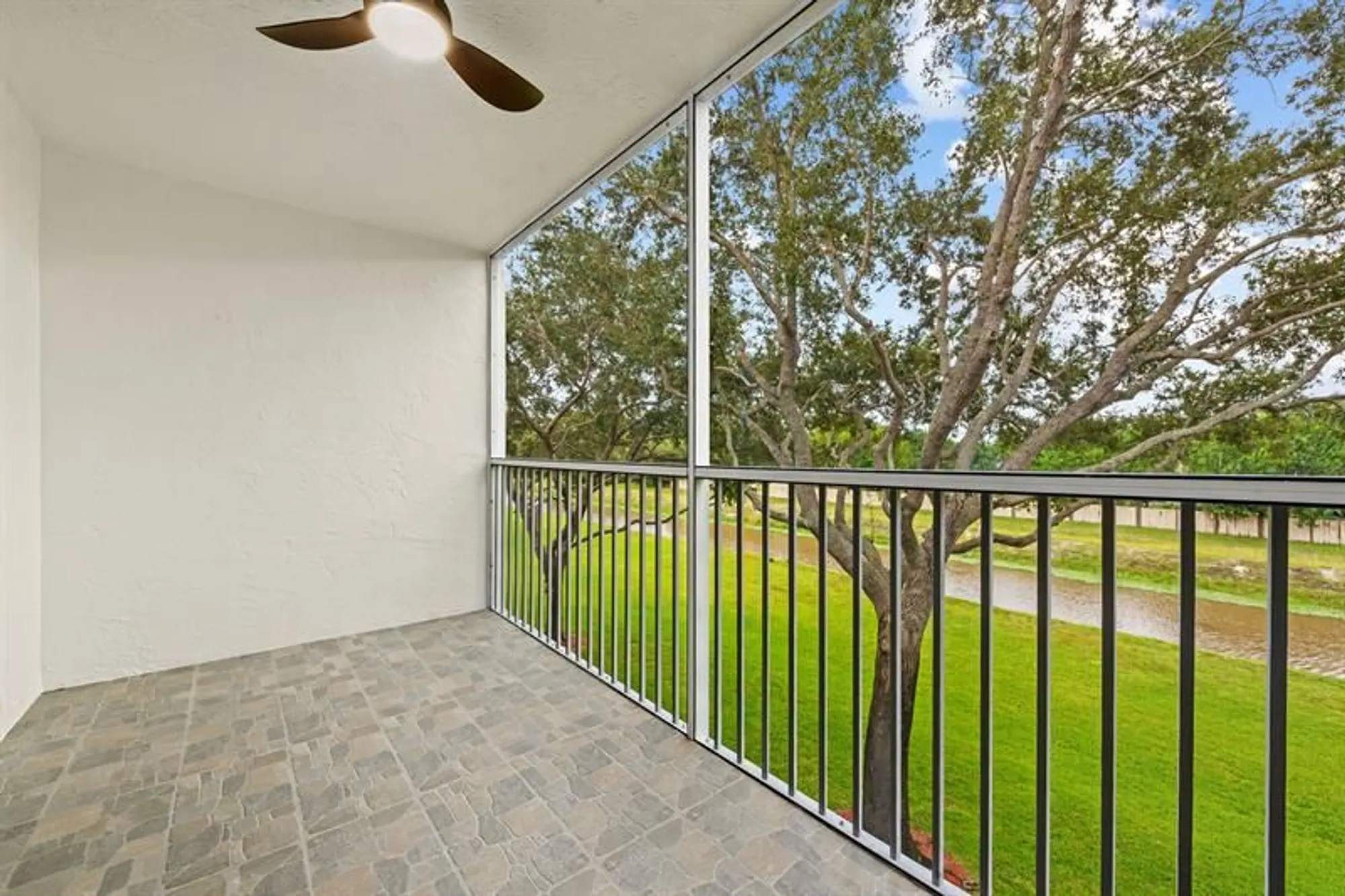 Property Slideshow image 10 of 20 | 4734 lucerne lakes blvd 303, Lake Worth, FL, 33467