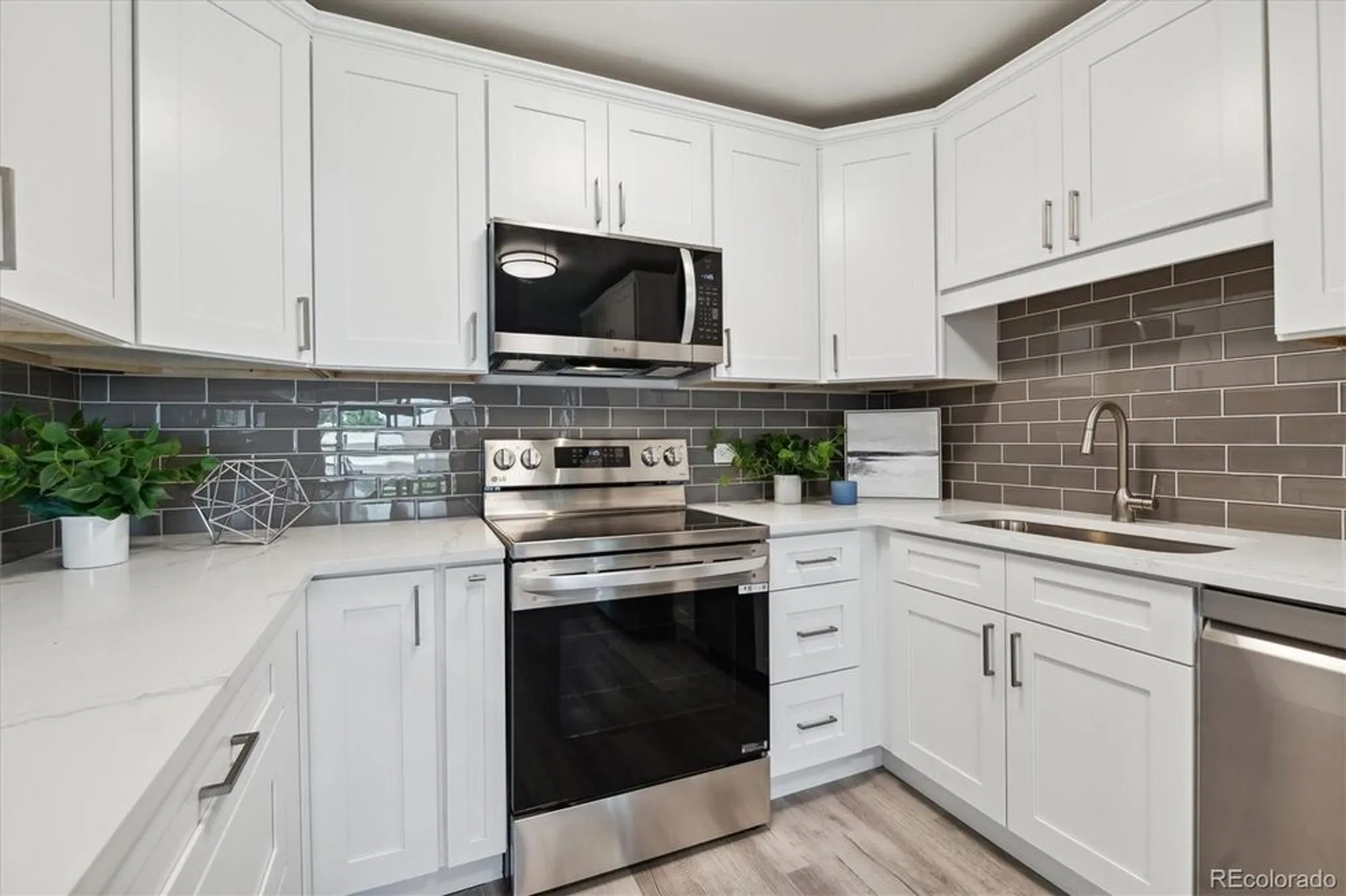 Property Slideshow image 7 of 50 | 715 s alton way 5a, Denver, CO, 80247