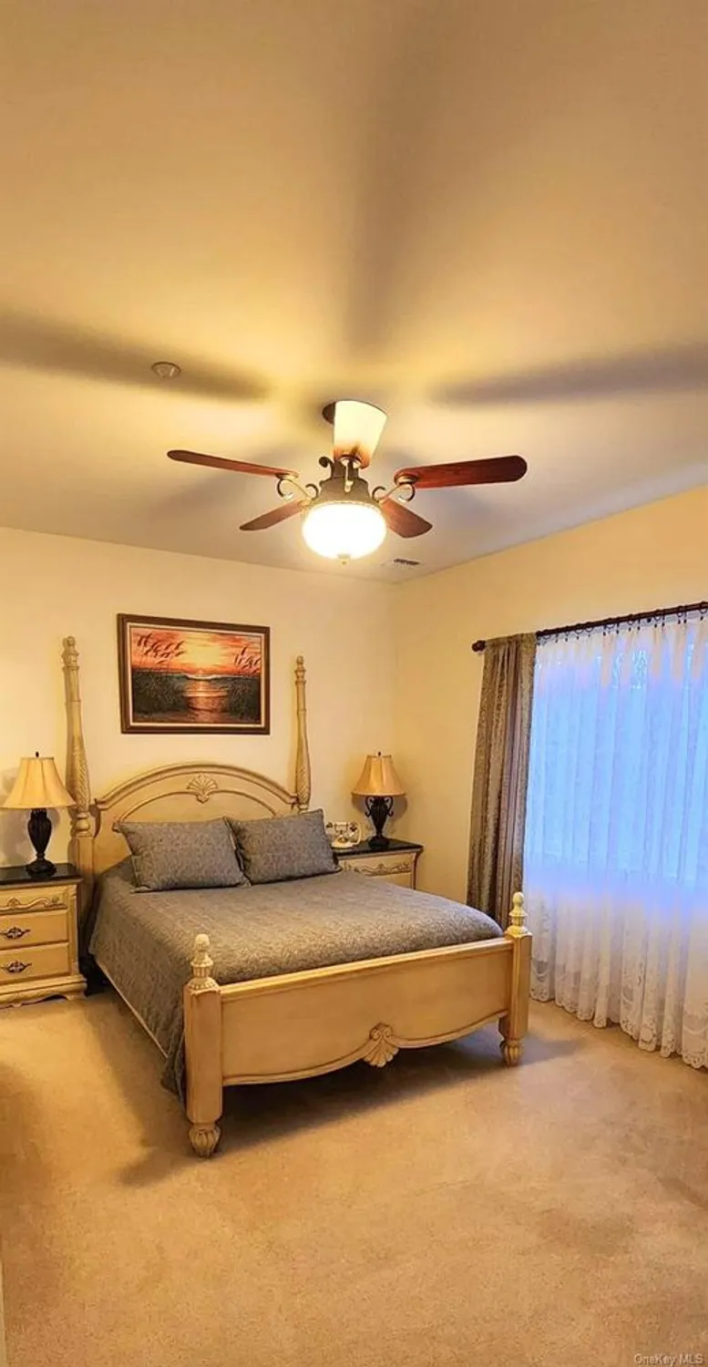 Property Slideshow image 13 of 25 | 512 narragansett villas dr, Lindenhurst, NY, 11757